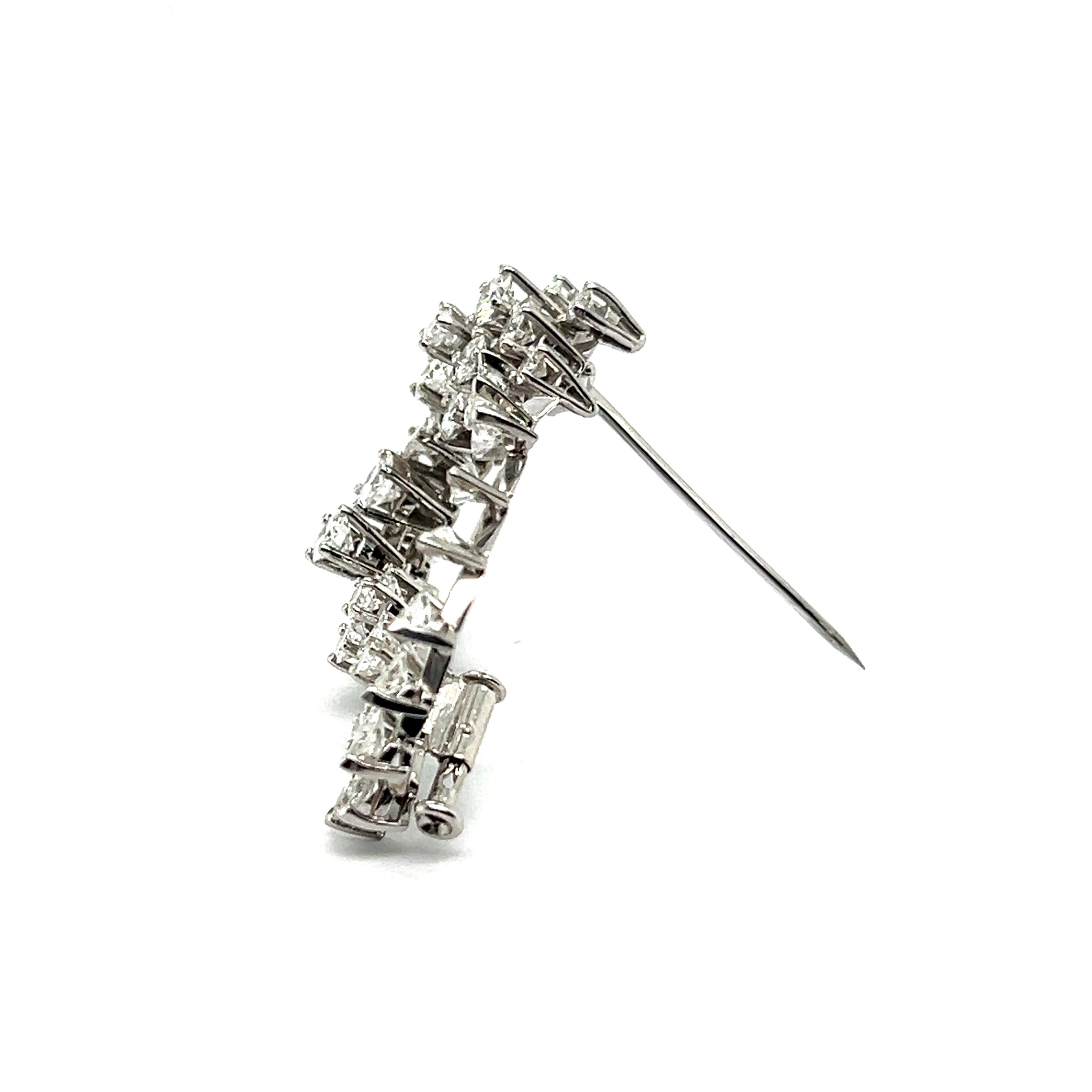 Swirl Diamond Brooch in 18 Karat White Gold For Sale 1
