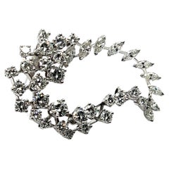 Broche Remolino de Diamantes en Oro Blanco de 18 Kilates