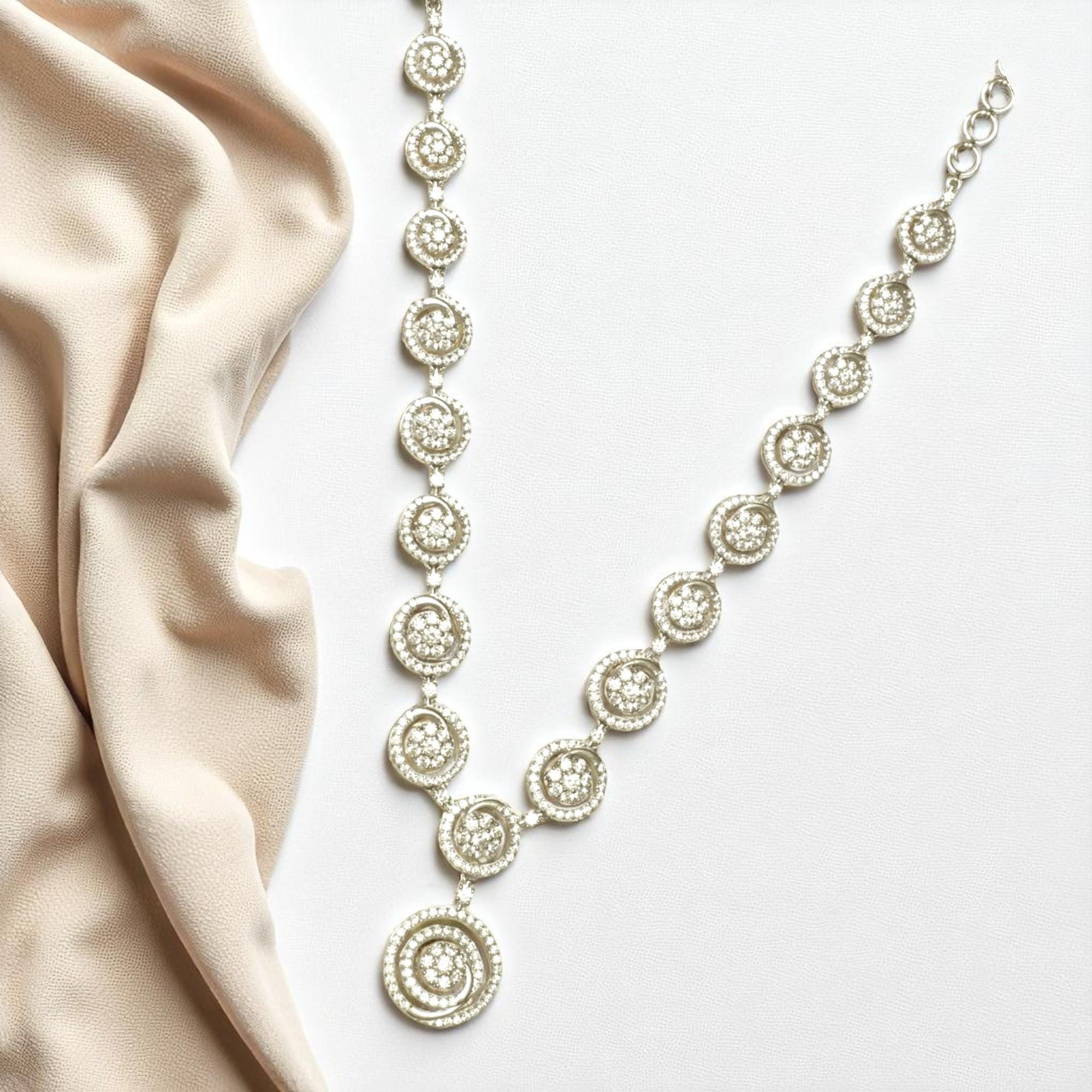 Taille ronde Collier à pendentifs en or massif 14K avec diamants en forme de tourbillon (certifié) en vente