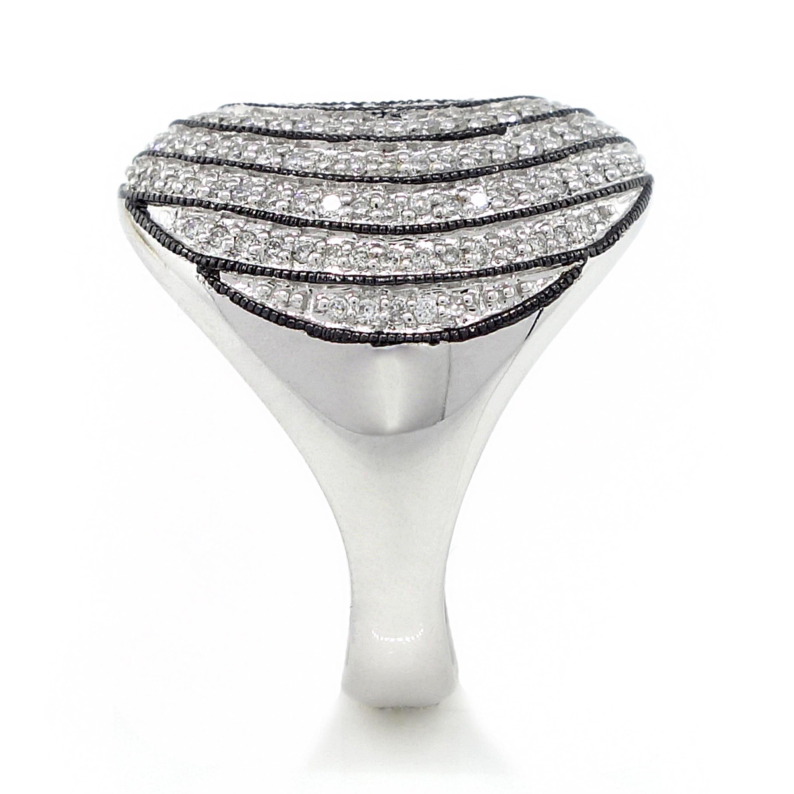 0.71 Carat Swirl Diamond Ring in 18k White Gold In New Condition For Sale In Houston, TX