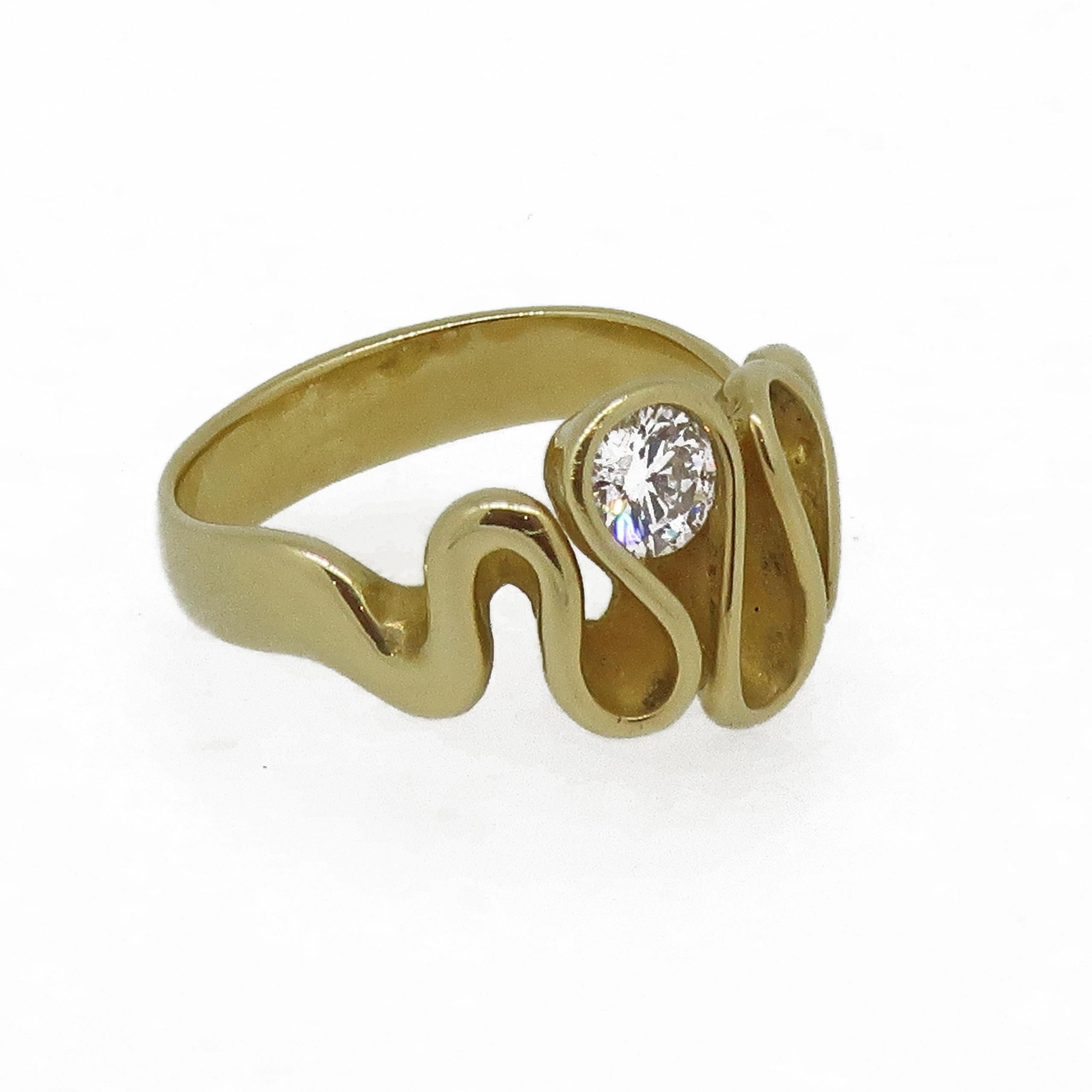 Swirl Diamond Solitaire Ring 18 Karat Yellow Gold In Good Condition In East Grinstead, GB