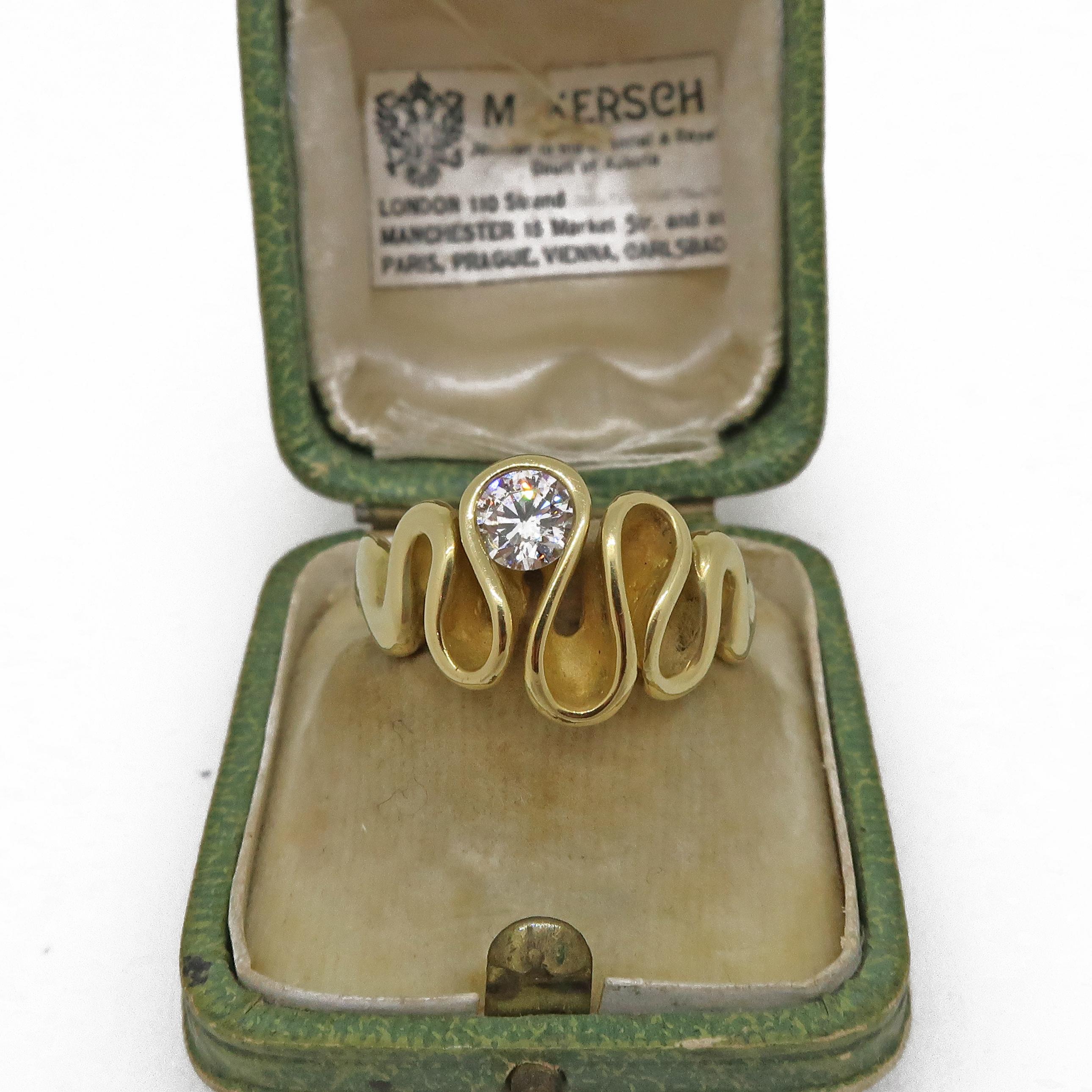 Women's Swirl Diamond Solitaire Ring 18 Karat Yellow Gold