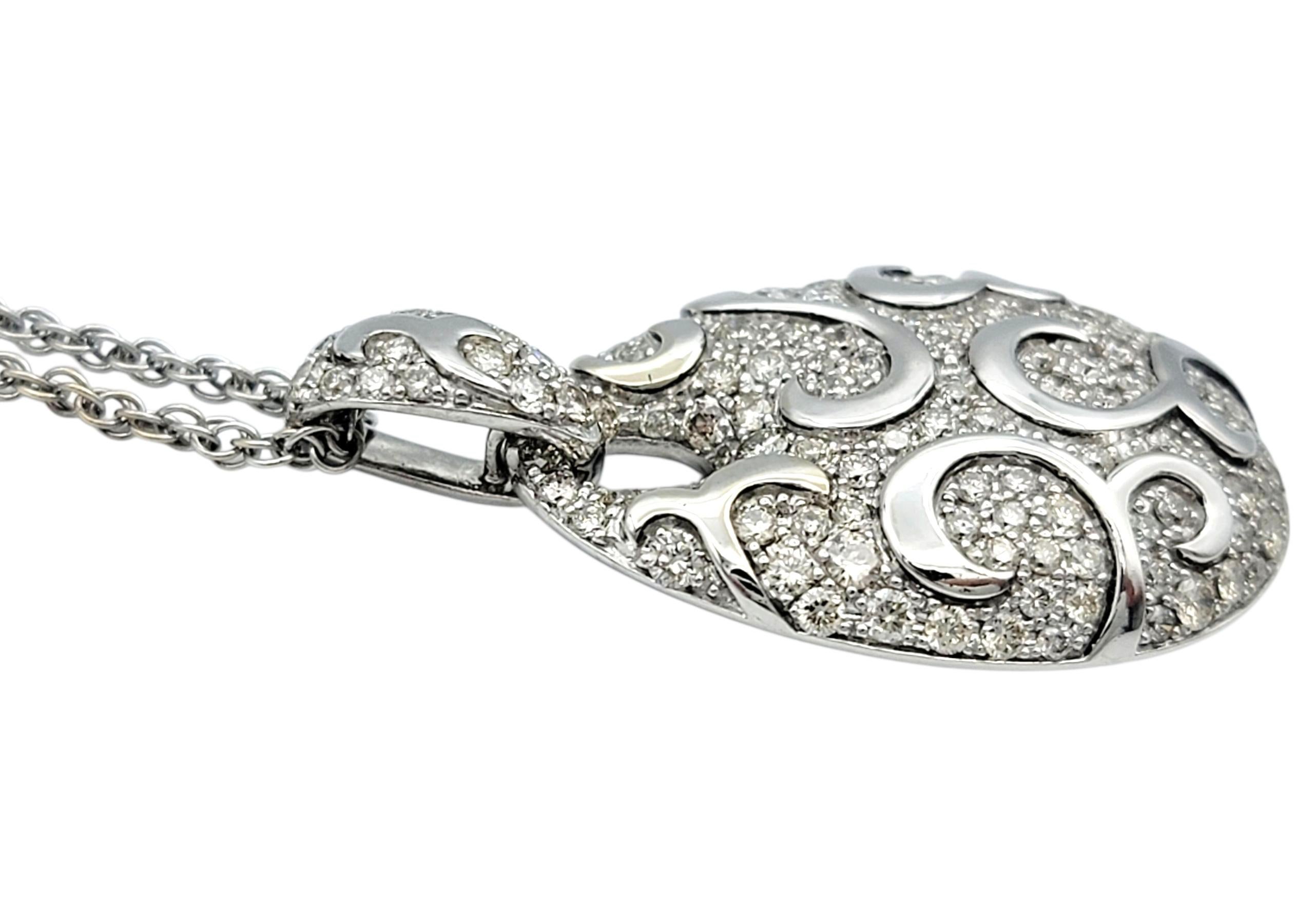 Wirbelmotiv-Pavé-Diamant-Tropfen-Anhänger-Halskette aus 14 Karat Weißgold (Rundschliff) im Angebot