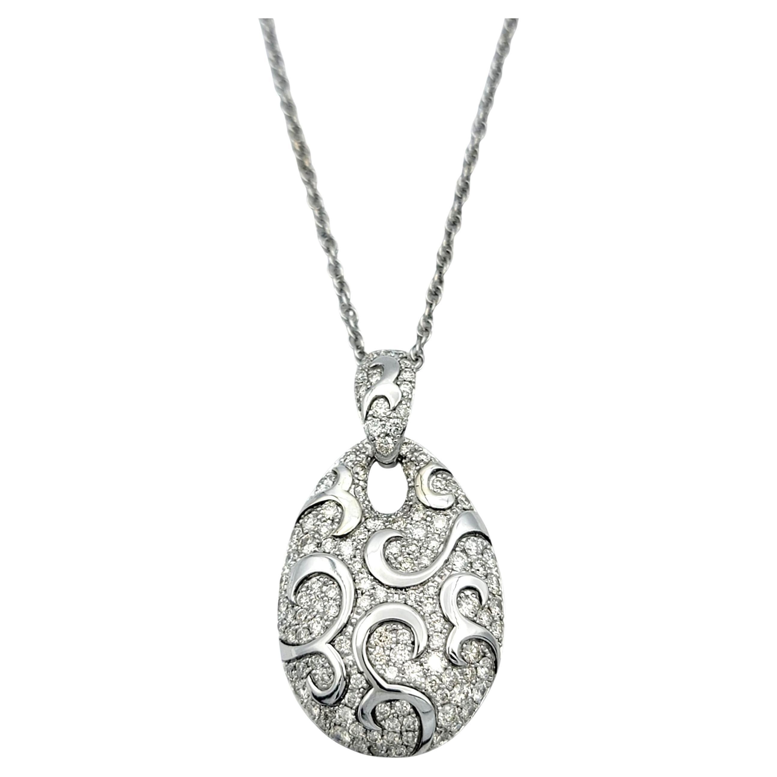 Wirbelmotiv-Pavé-Diamant-Tropfen-Anhänger-Halskette aus 14 Karat Weißgold im Angebot