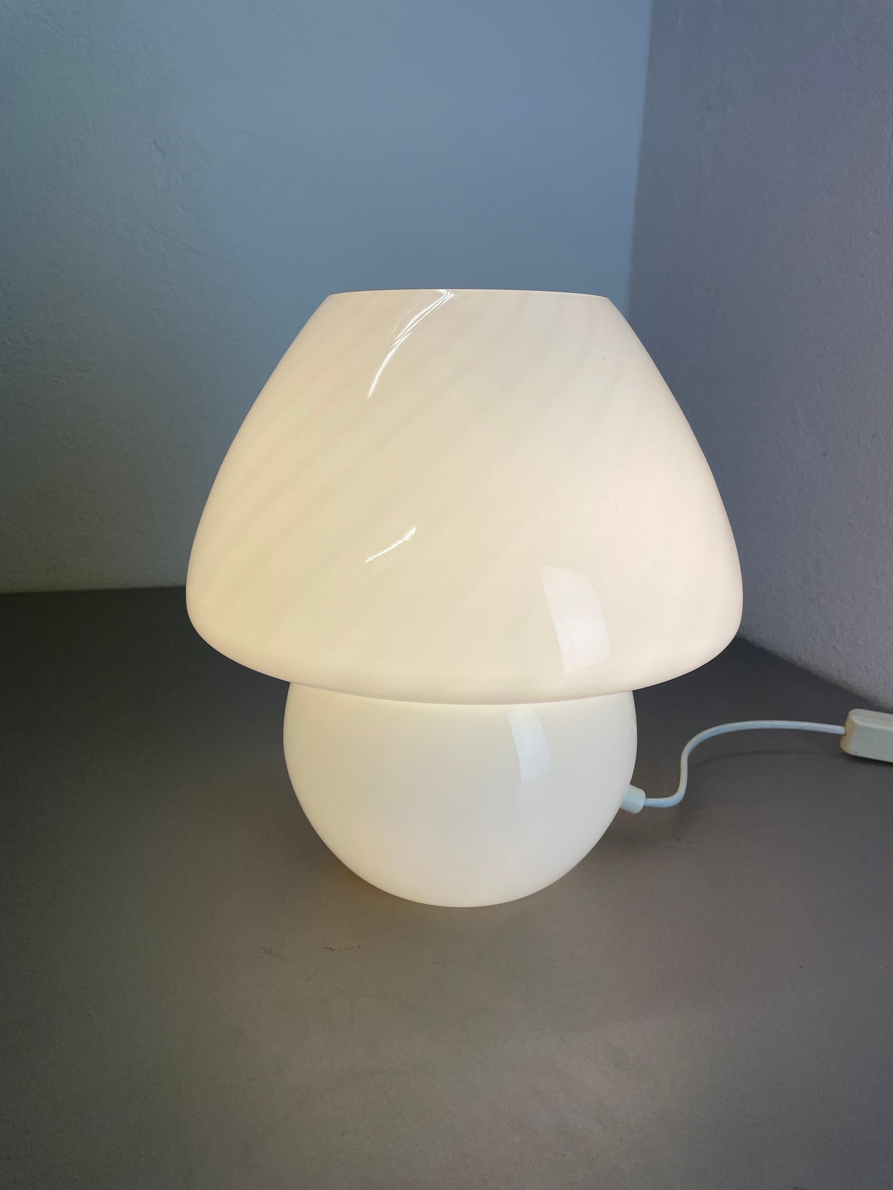 Lampe de bureau SWIRL en verre de Murano fabriquée par Vetri Murano, Italie, 1970 en vente 7