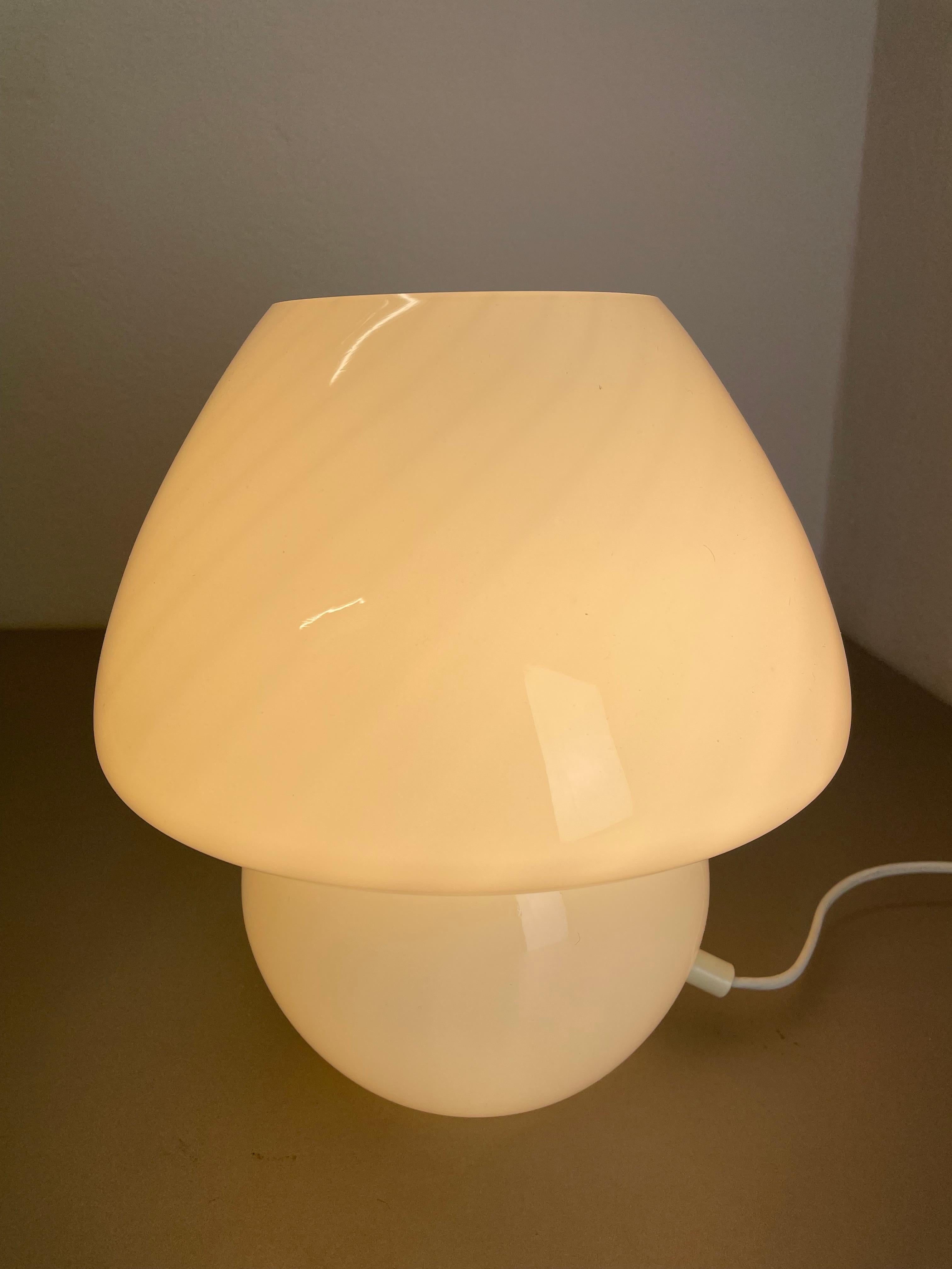 Lampe de bureau SWIRL en verre de Murano fabriquée par Vetri Murano, Italie, 1970 en vente 9