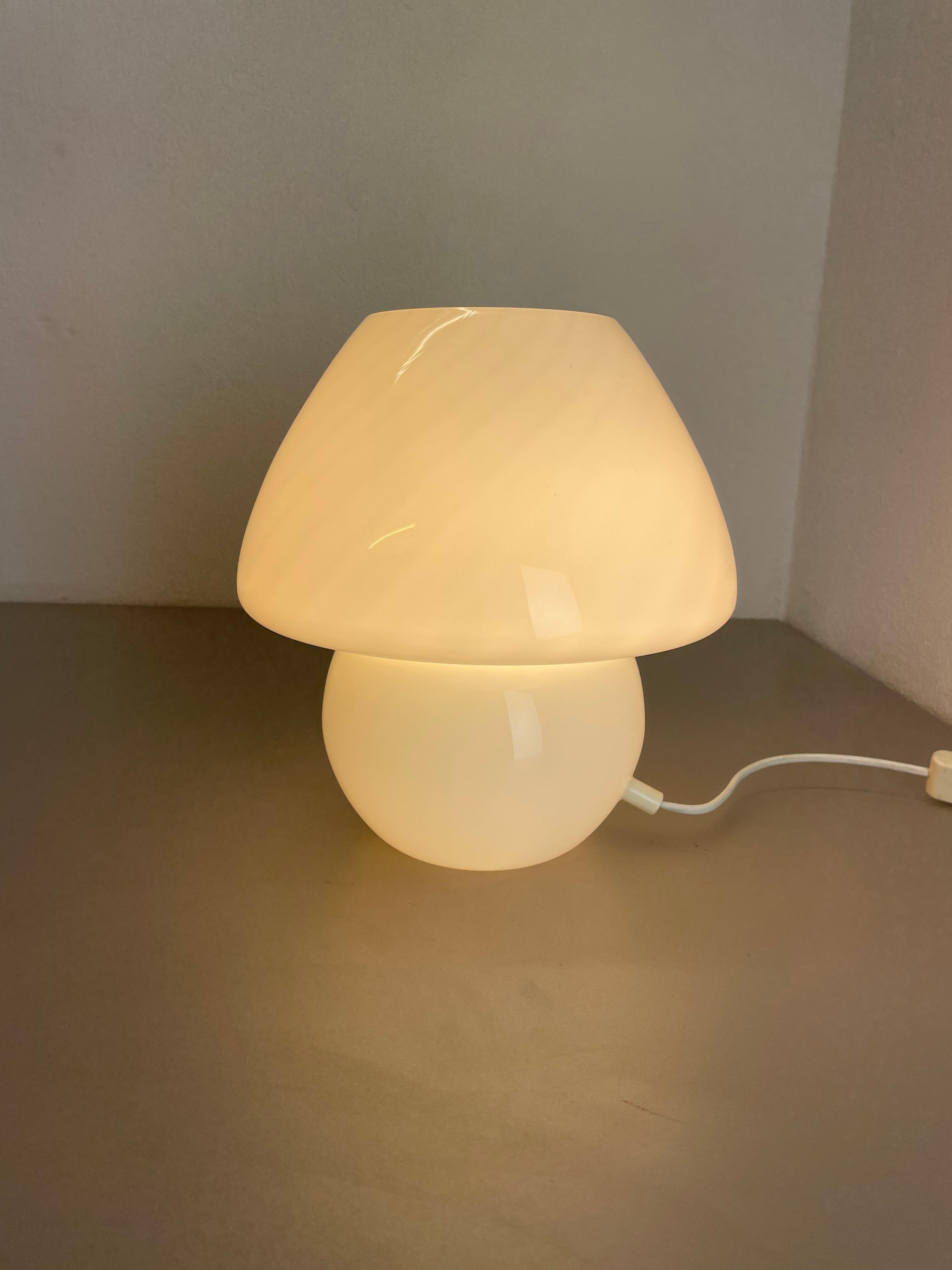 Lampe de bureau SWIRL en verre de Murano fabriquée par Vetri Murano, Italie, 1970 en vente 10