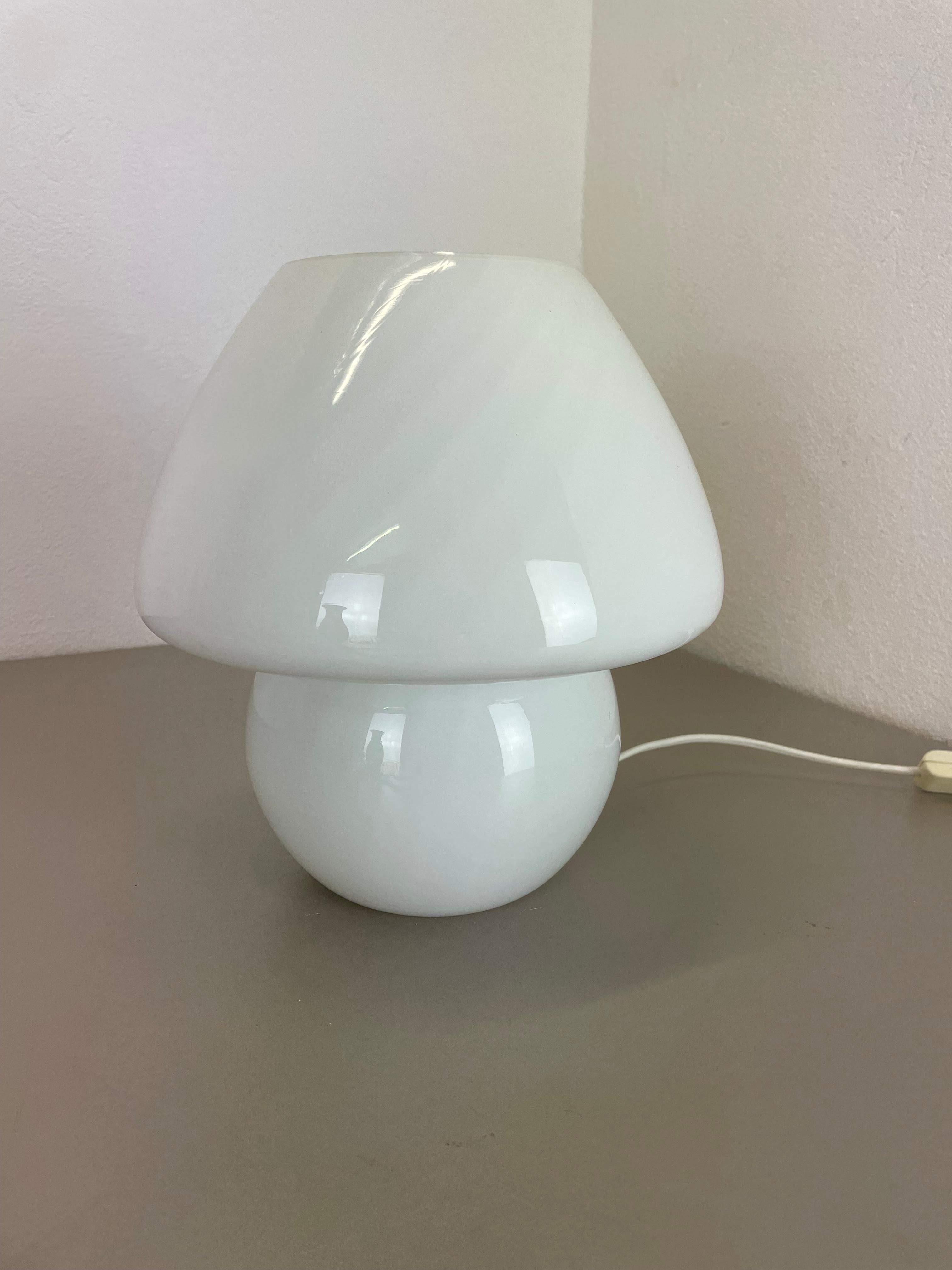 Article :

Lampe de table 