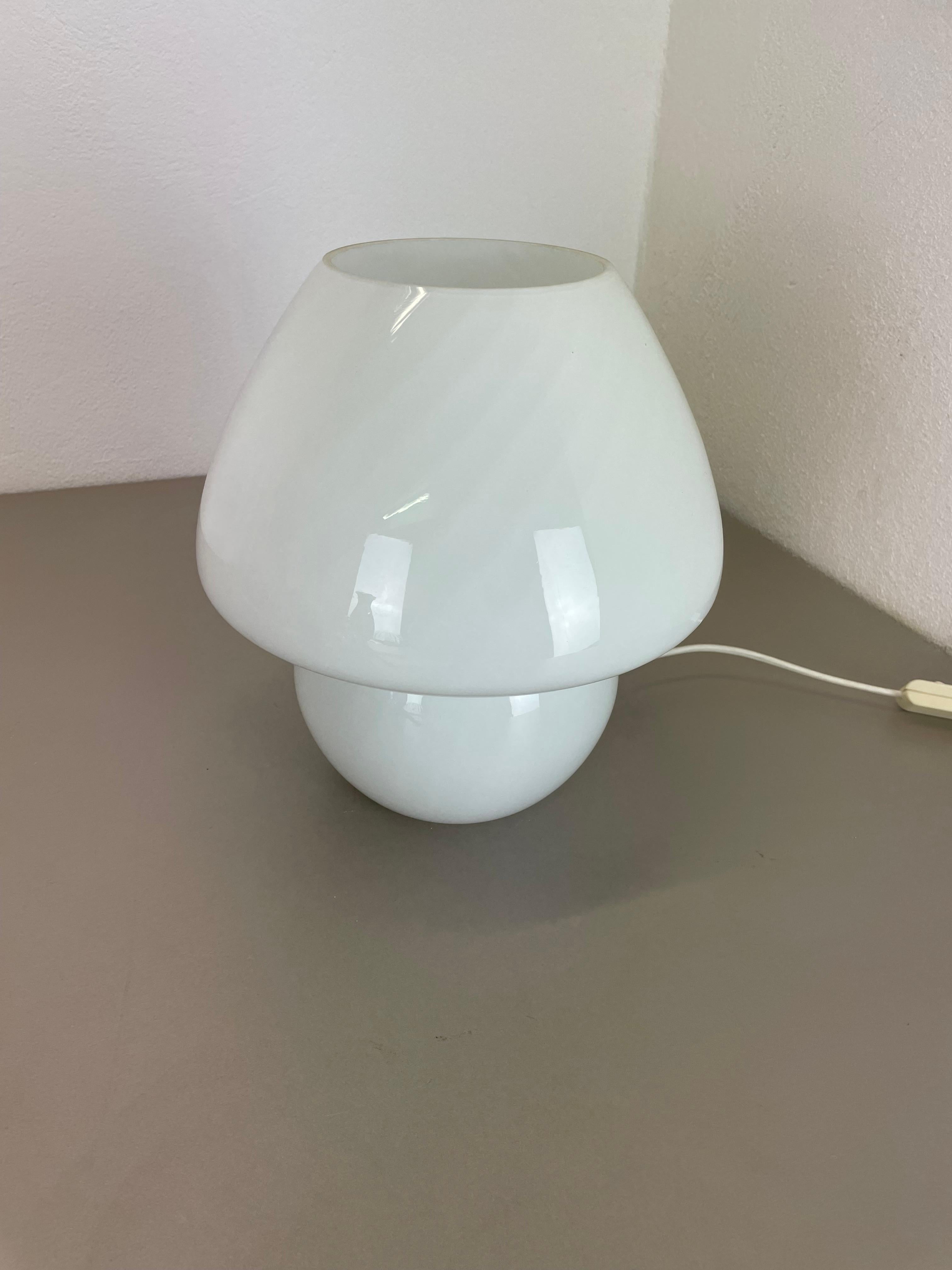 Mid-Century Modern Lampe de bureau SWIRL en verre de Murano fabriquée par Vetri Murano, Italie, 1970 en vente