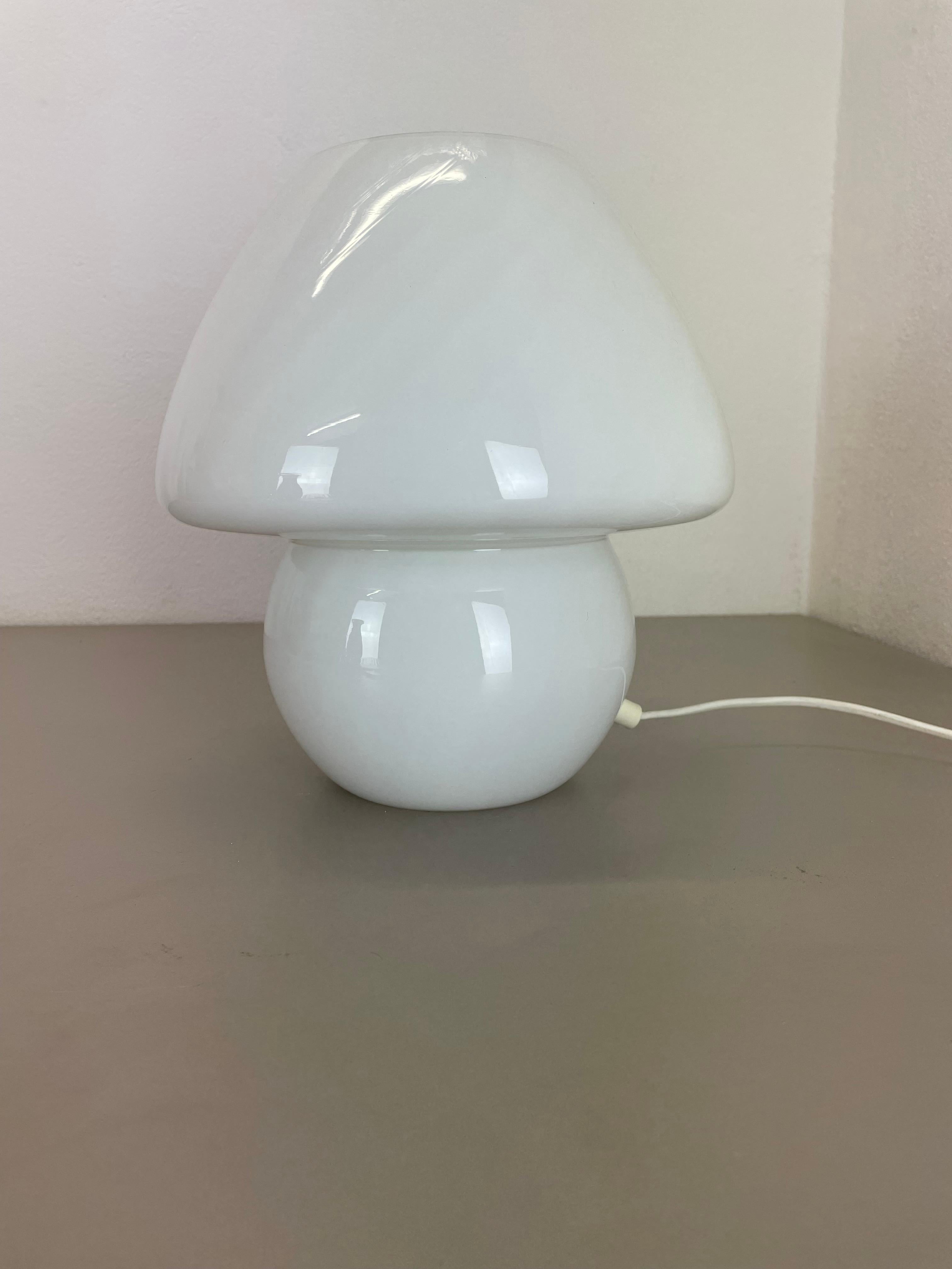 20ième siècle Lampe de bureau SWIRL en verre de Murano fabriquée par Vetri Murano, Italie, 1970 en vente