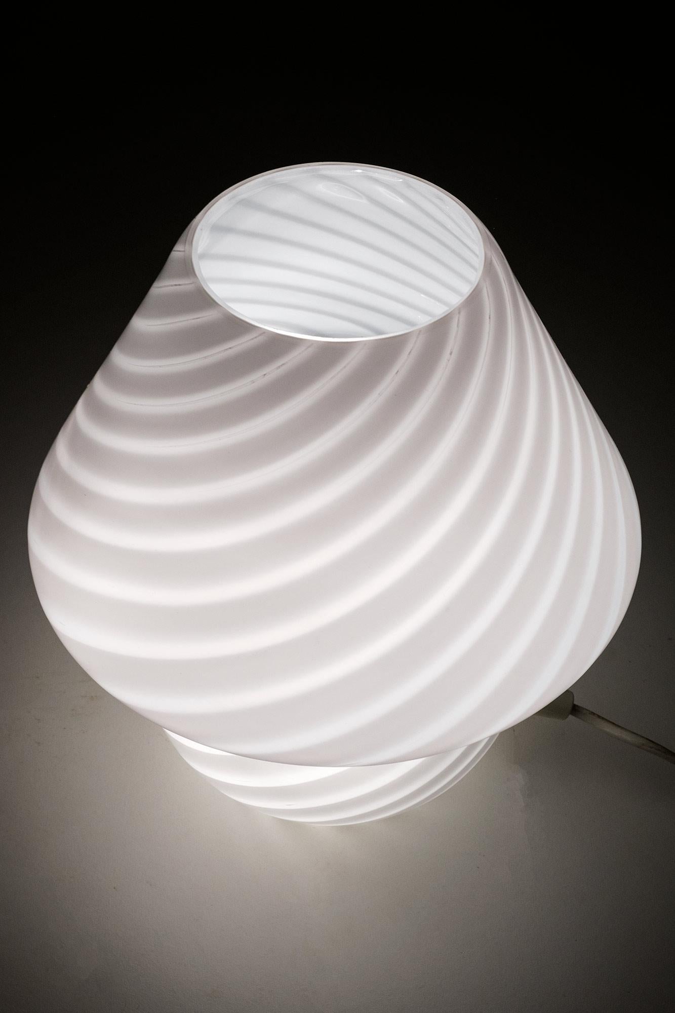 Swirl Mushroom Table Lamp in Murano Glass by Venini In Good Condition For Sale In Lugano, TI