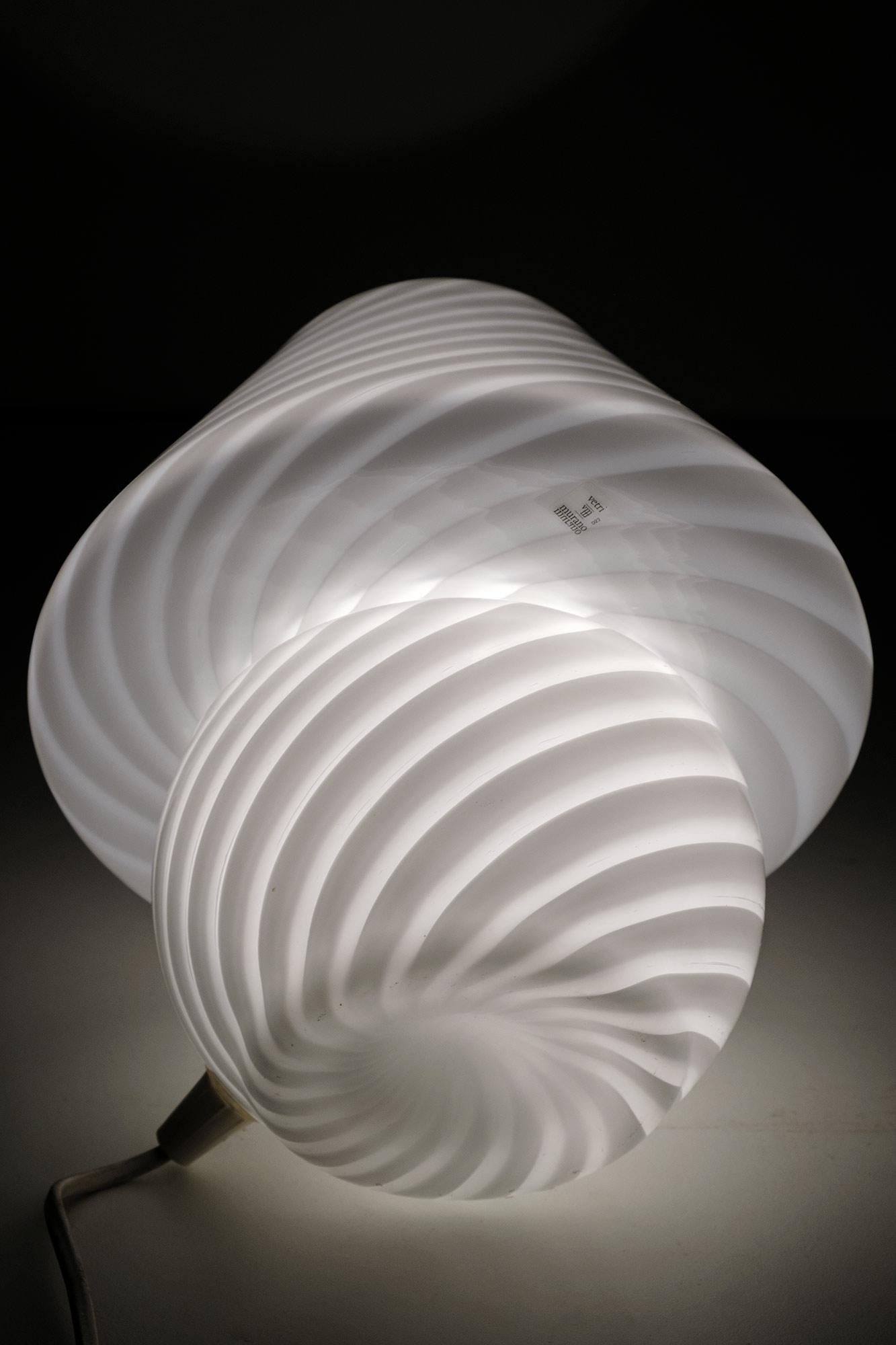 Late 20th Century Swirl Mushroom Table Lamp in Murano Glass by Venini For Sale