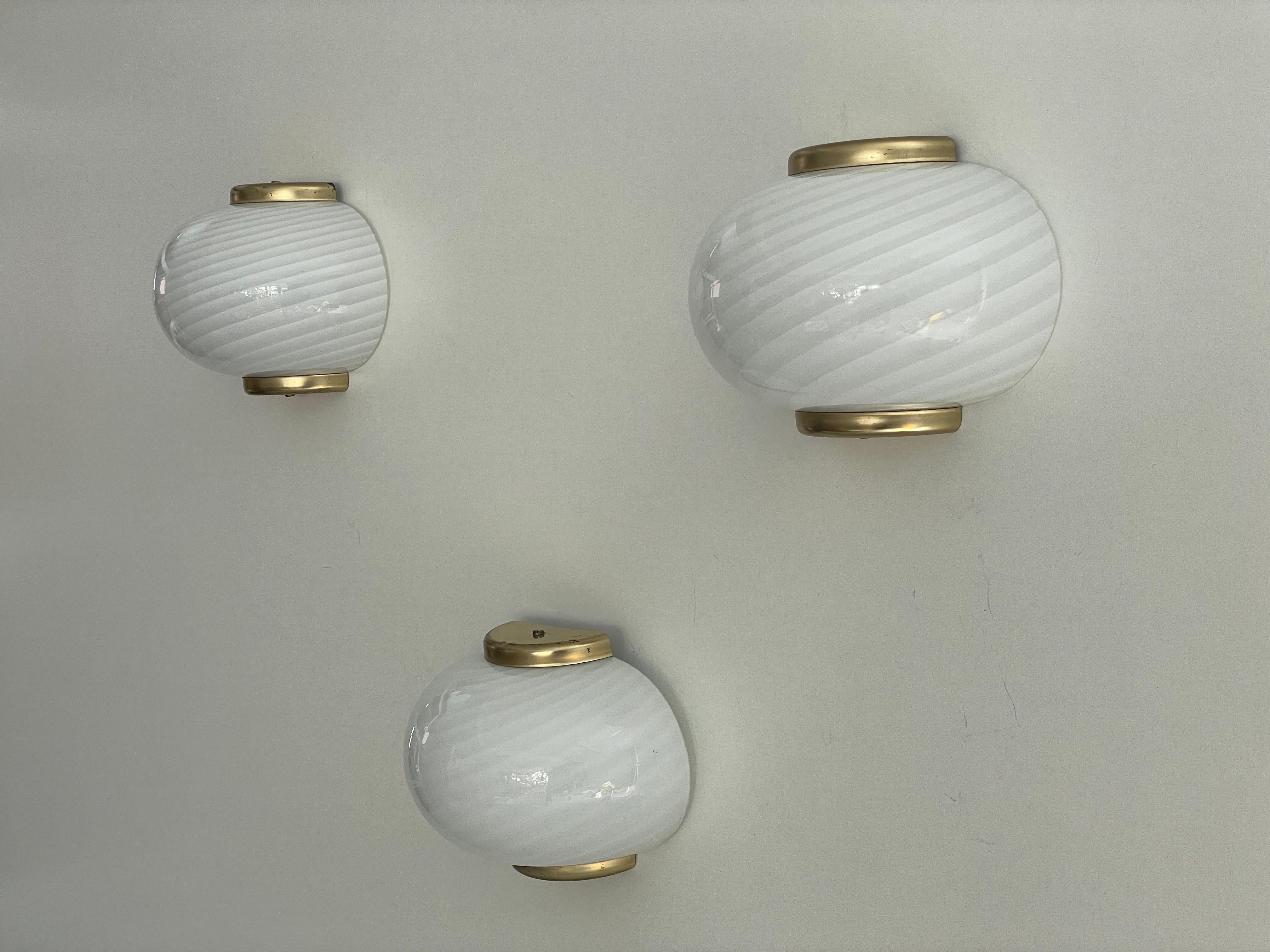 Italian Swirl pattern Murano Glass and Brass Set of 3 Sconces by Beatrix, 1970s, Italy For Sale