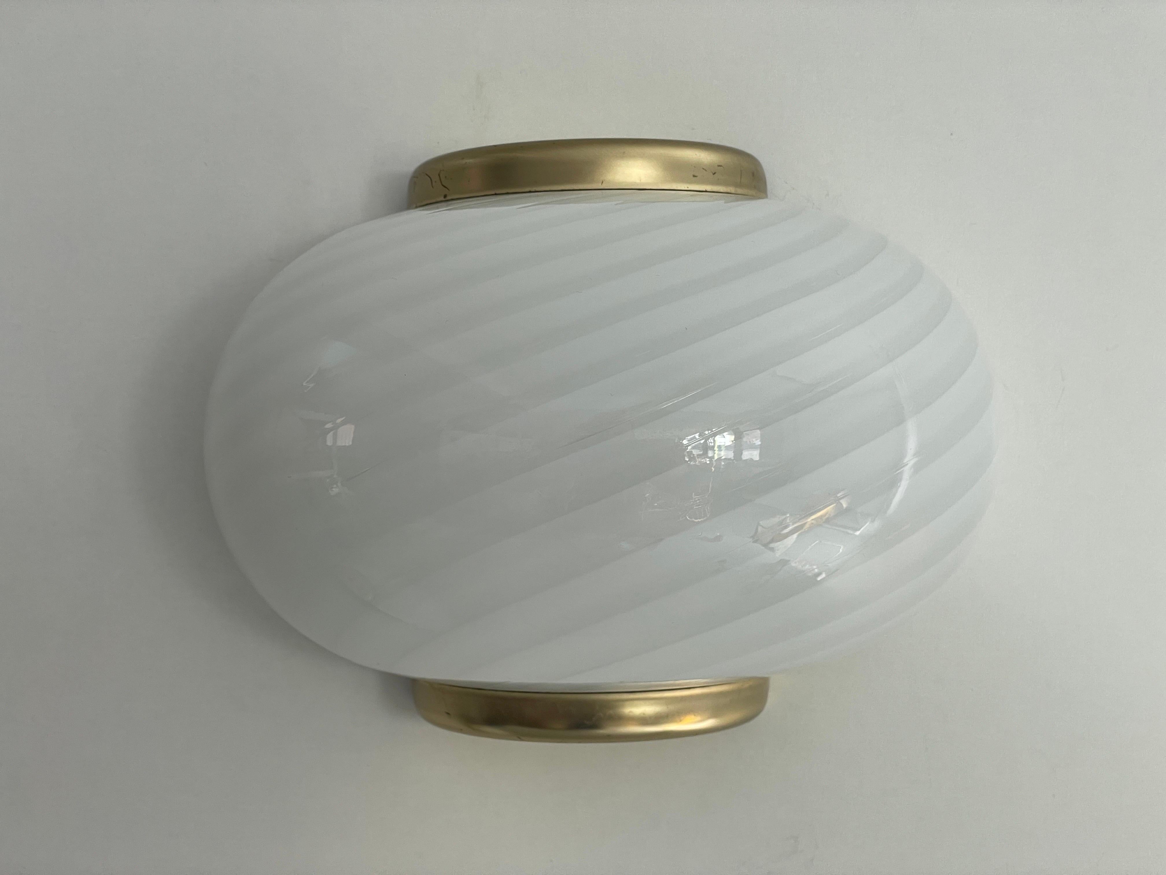Swirl pattern Murano Glass and Brass Set of 3 Sconces by Beatrix, 1970s, Italy For Sale 2