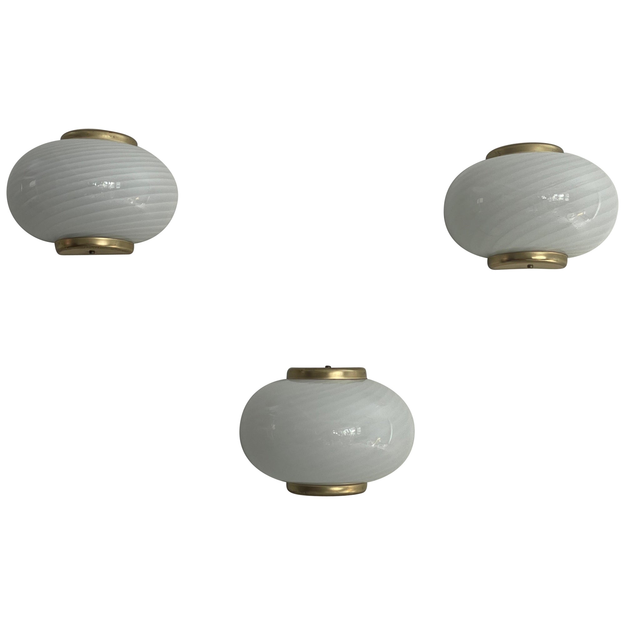 Set di 3 applique in vetro di Murano e ottone con motivo a vortice di Beatrix, anni '70, Italia in vendita