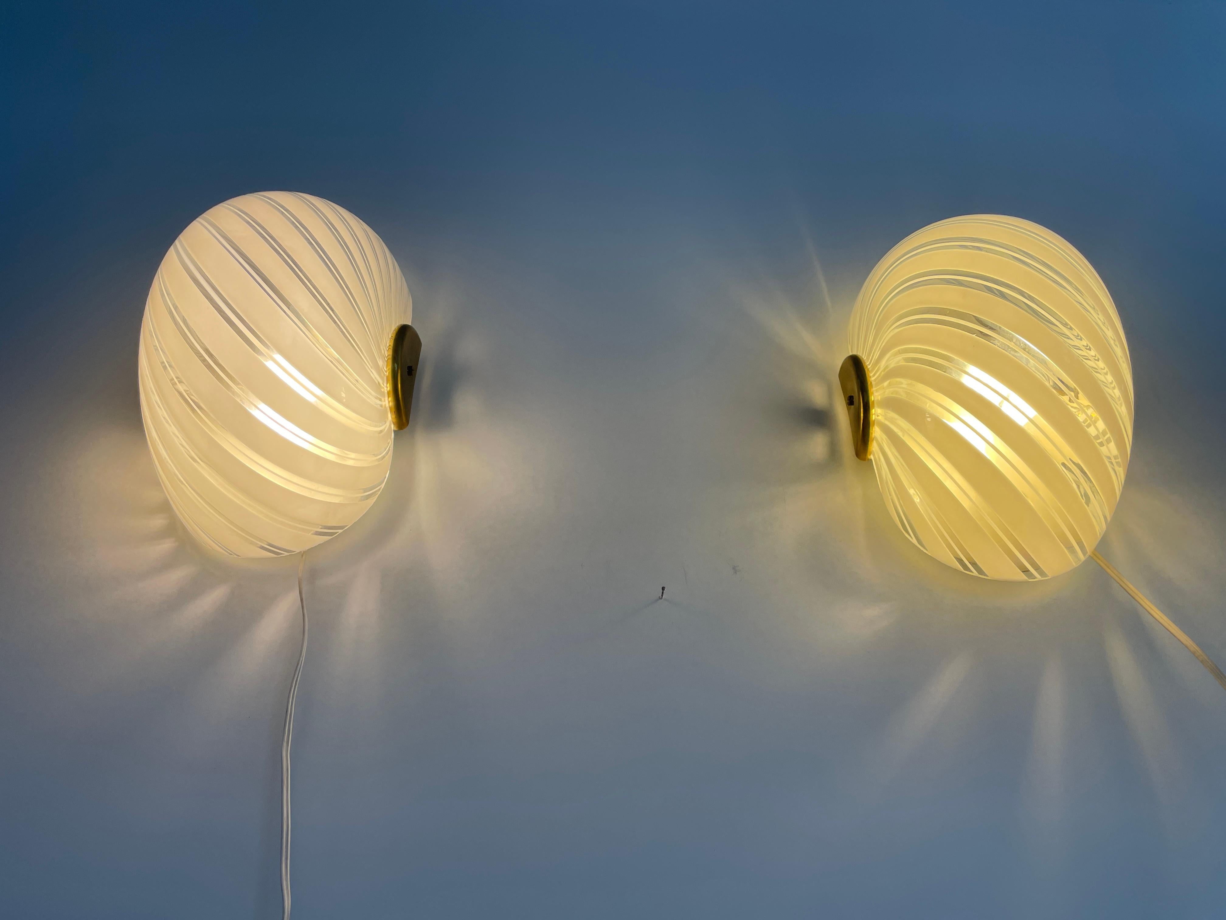 Coppia di appliques in vetro di Murano con motivo a vortice di F. Fabbian, anni '70, Italia in vendita 4