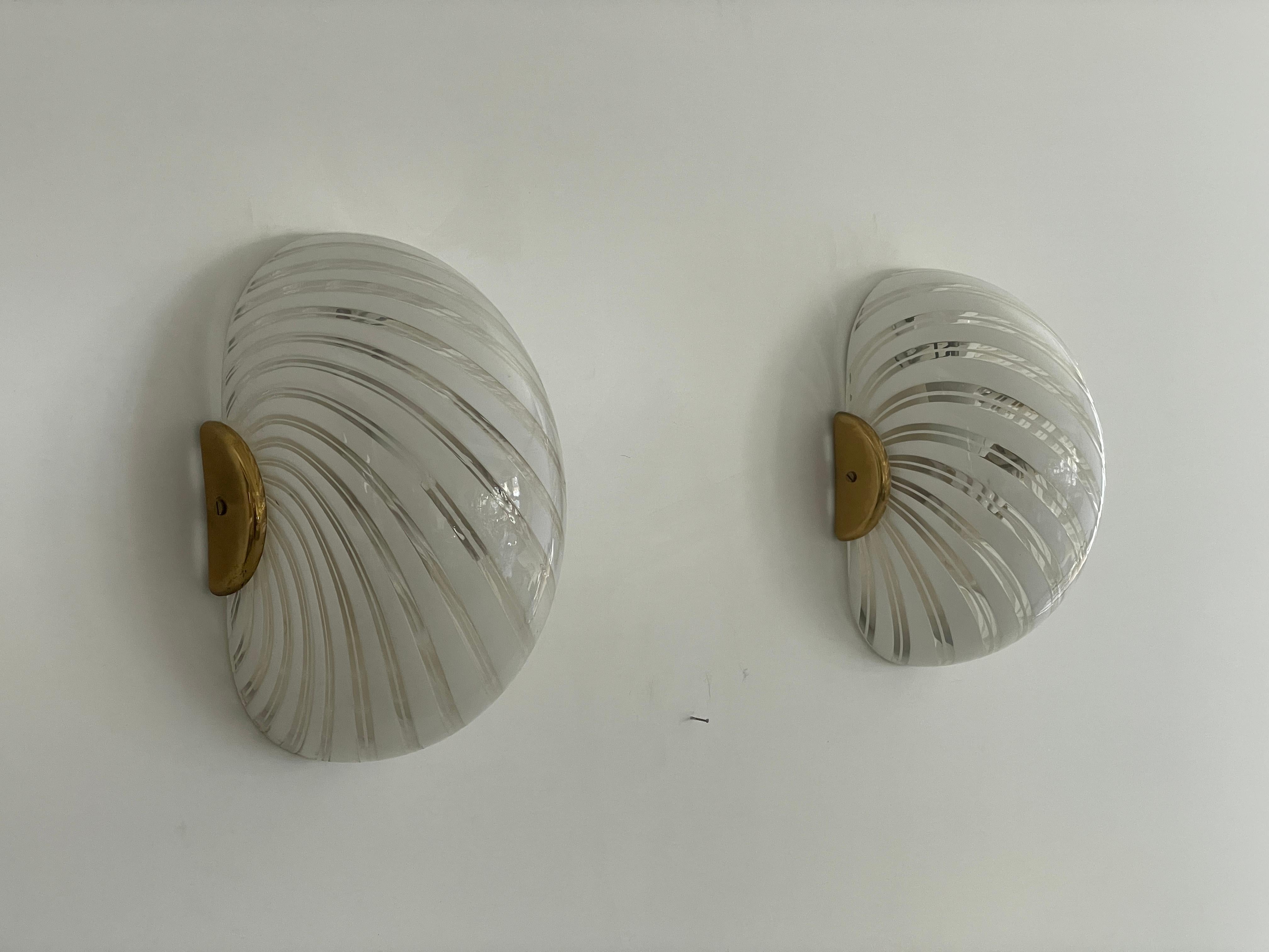 Space Age Coppia di appliques in vetro di Murano con motivo a vortice di F. Fabbian, anni '70, Italia in vendita