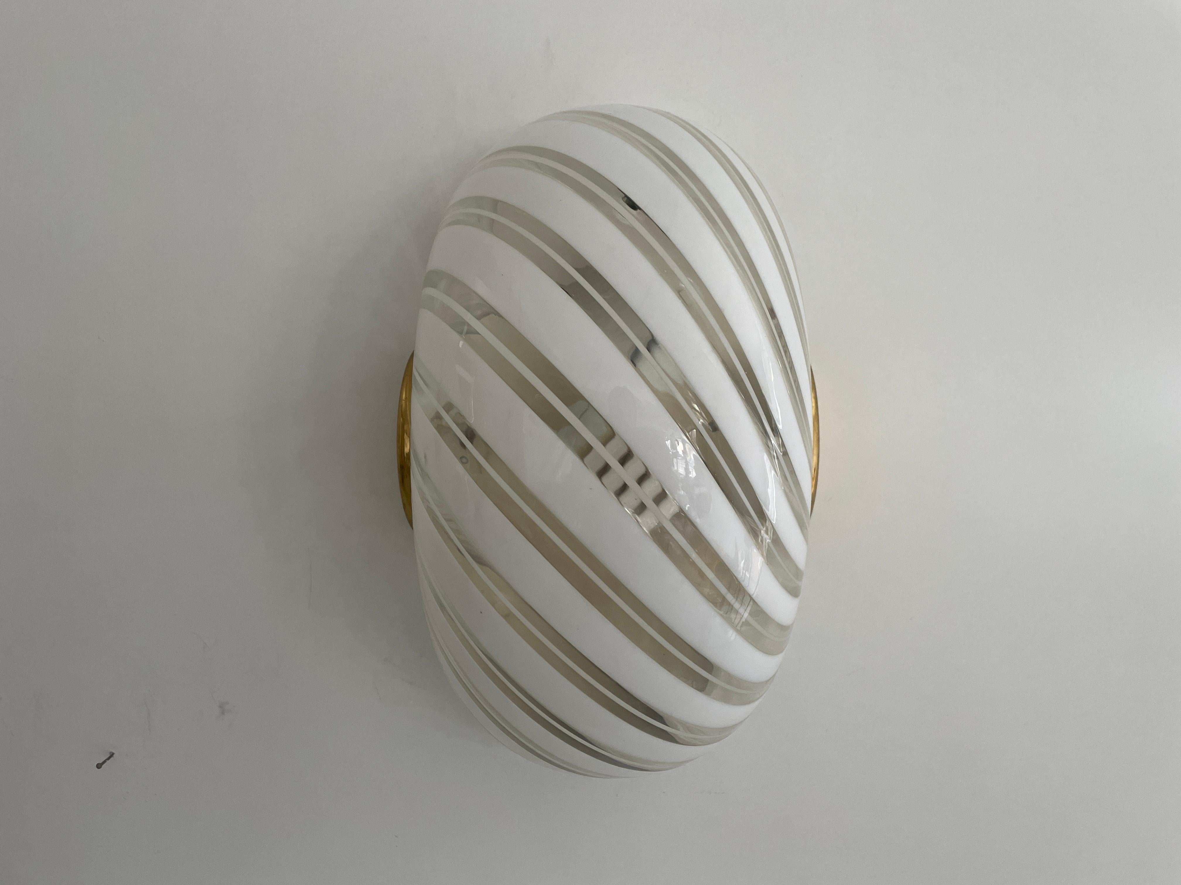 Fine XX secolo Coppia di appliques in vetro di Murano con motivo a vortice di F. Fabbian, anni '70, Italia in vendita