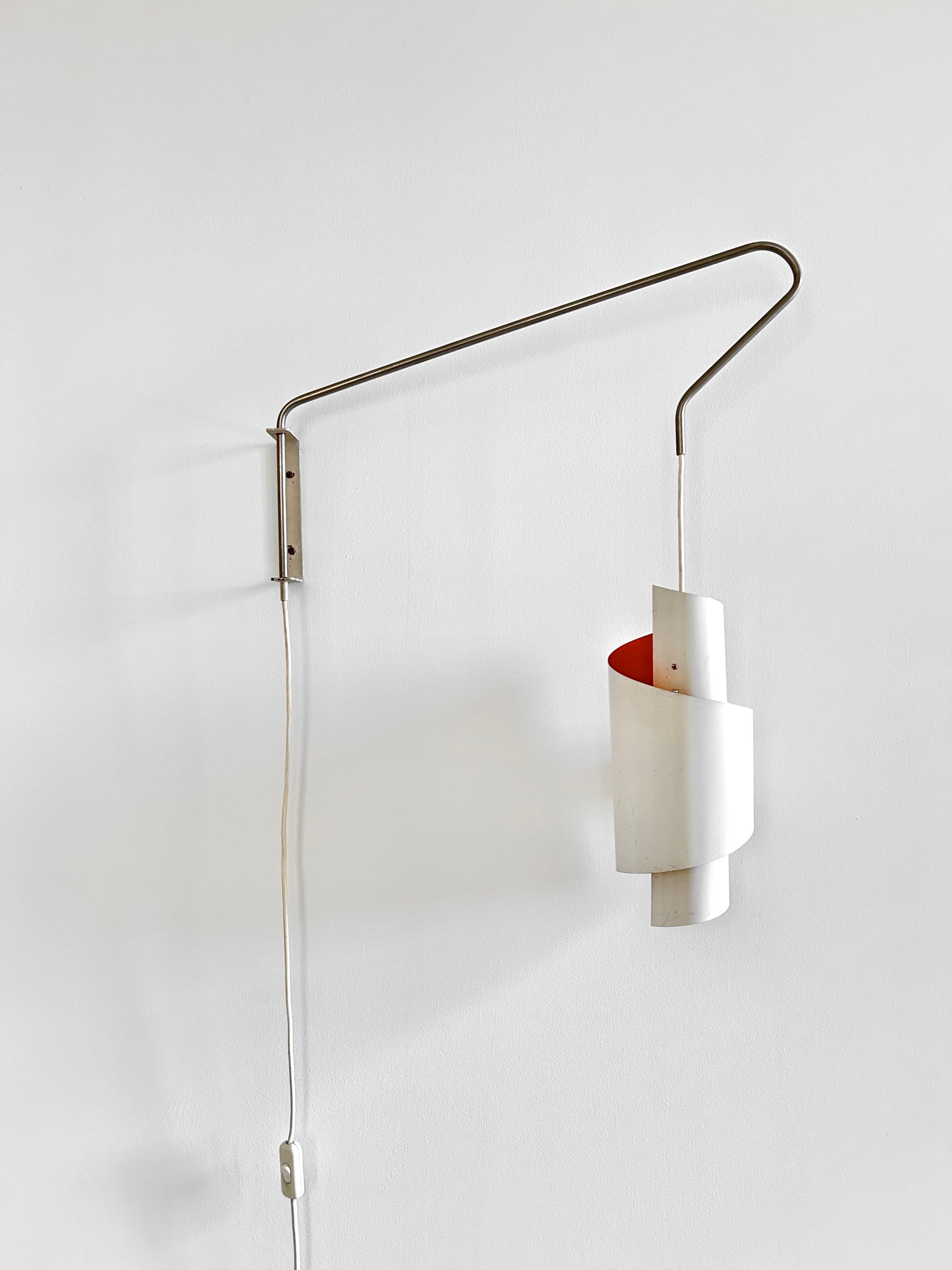Swirl white pendant wall lamp by Simon Henningsen for LYFA, Denmark, 1960s.
Made of sheet metal, painted white on the outside and orange on the inside, gives a beautiful warm light when lit. Wall mounted with metal tube and swivel