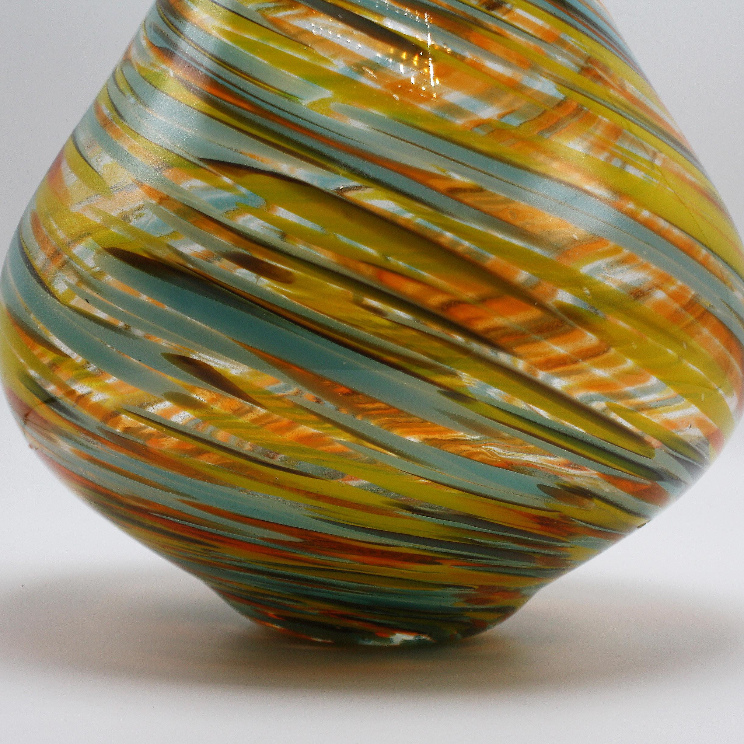 Vase aus gewirbeltem Muranoglas:: um 1970 (Ende des 20. Jahrhunderts)