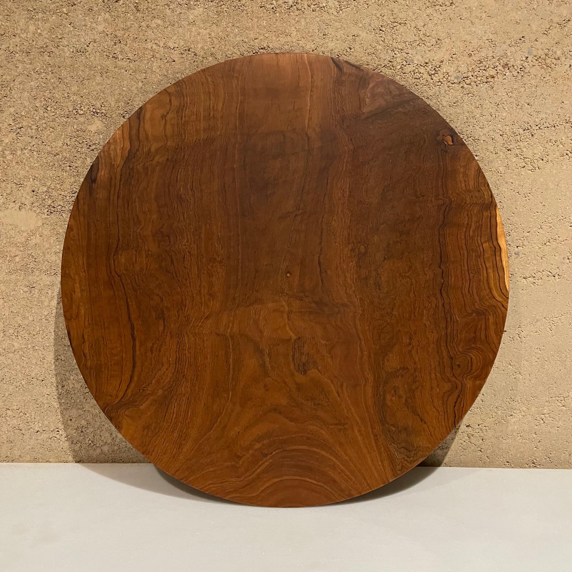 Exotic rosewood plate
Sculpturally modern plate Rude Osolnik Style in swirling exotic rosewood beautiful grain 1960s
15.5 diameter x .63 tall inches
Unsigned. In the style of Rude Osolnik.
Original Unrestored Preowned Vintage condition. Used by