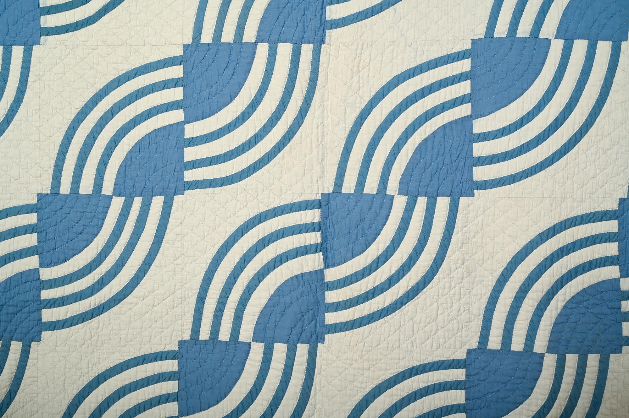 Quilt mit wirbelnden Fächern (Land) im Angebot