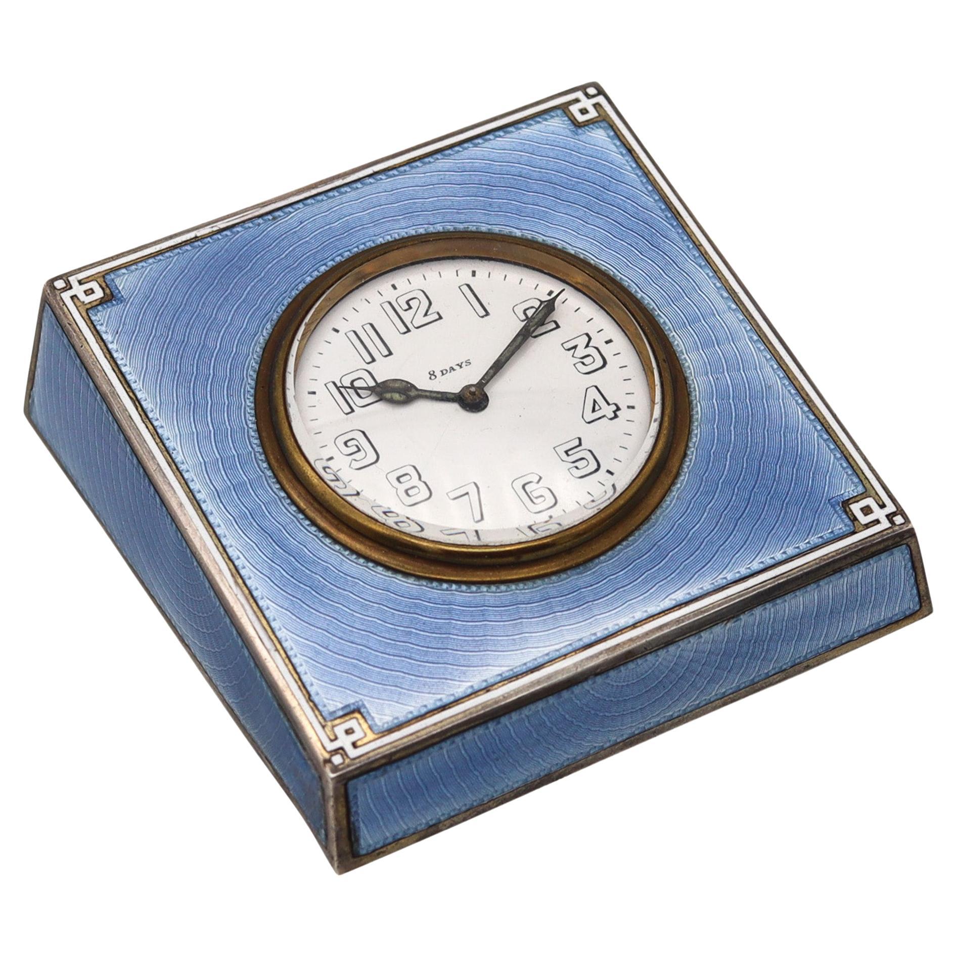 Horloge de bureau Art déco suisse de 1915 en argent sterling et émail bleu guilloché