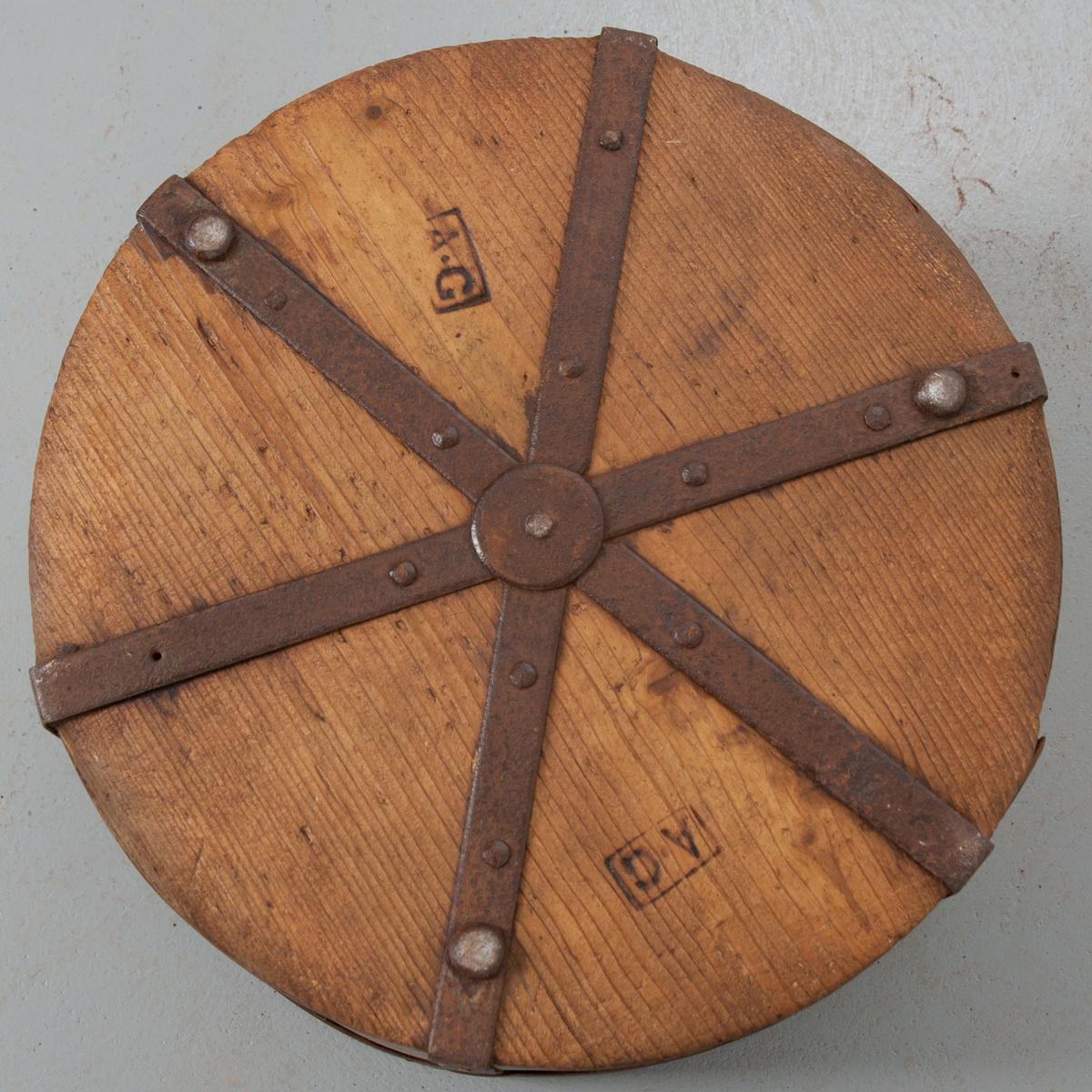 Swiss 19th Century Dry Measure Pantry Box In Good Condition In Baton Rouge, LA