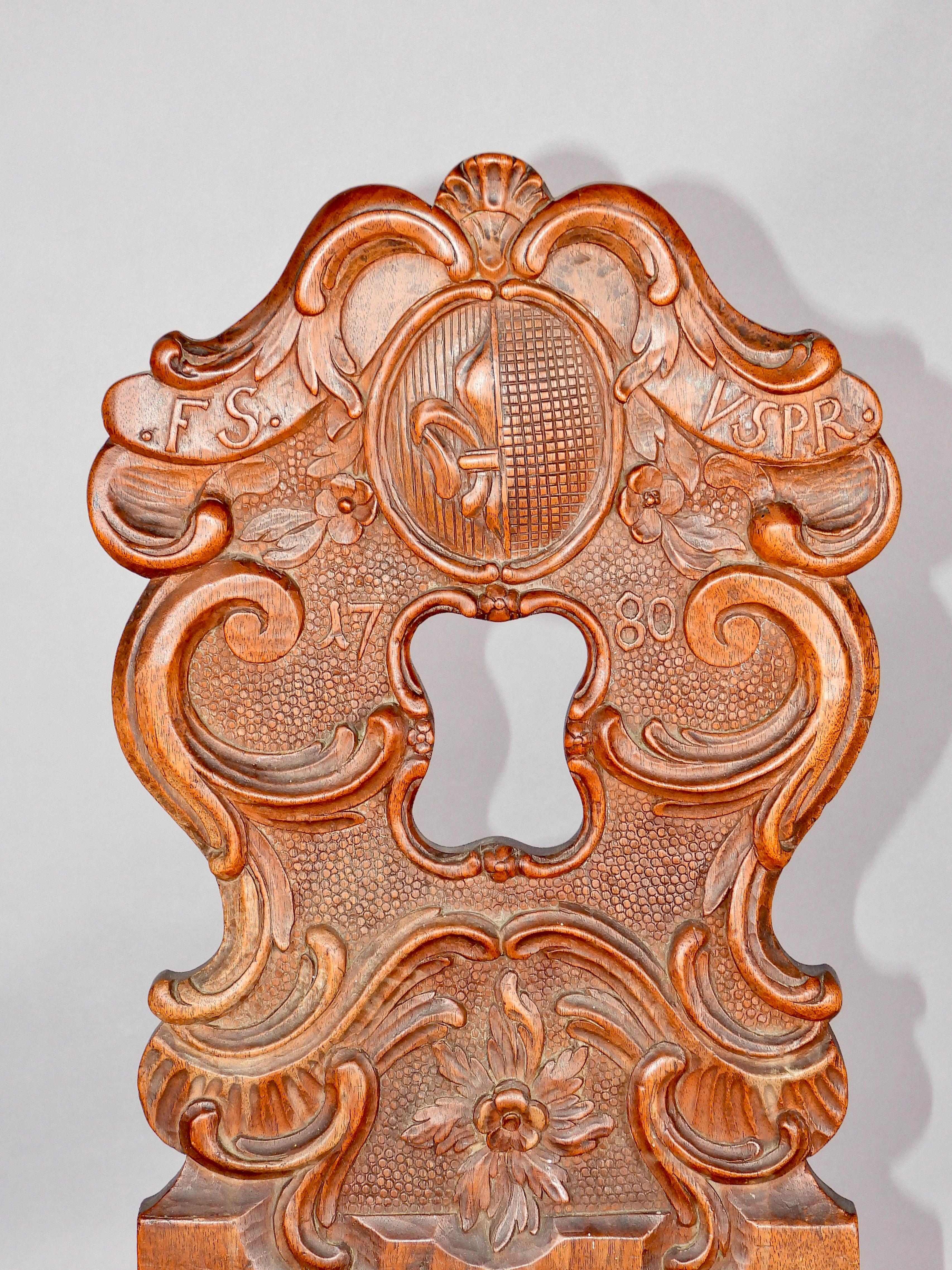 Swiss alp escabelle dated 1780 with original fabric In Good Condition For Sale In grand Lancy, CH