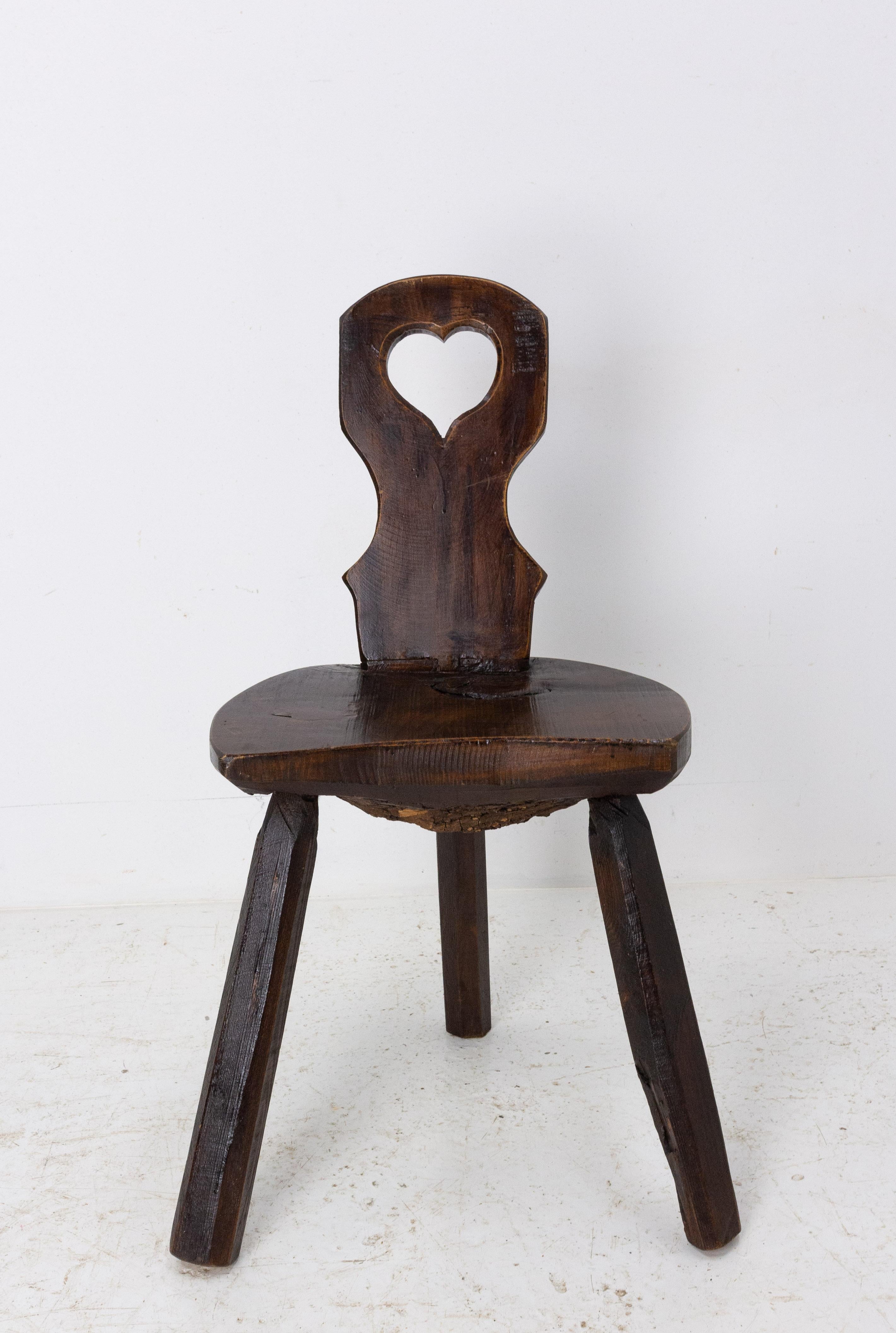 Side chair, Swiss Alp escabelle, three legs chair
French, circa 1900
Massive carved wood, brutalist
Characterful
Good condition, solid and sound

Shipping:
L41 P43 H72 4Kg.
   