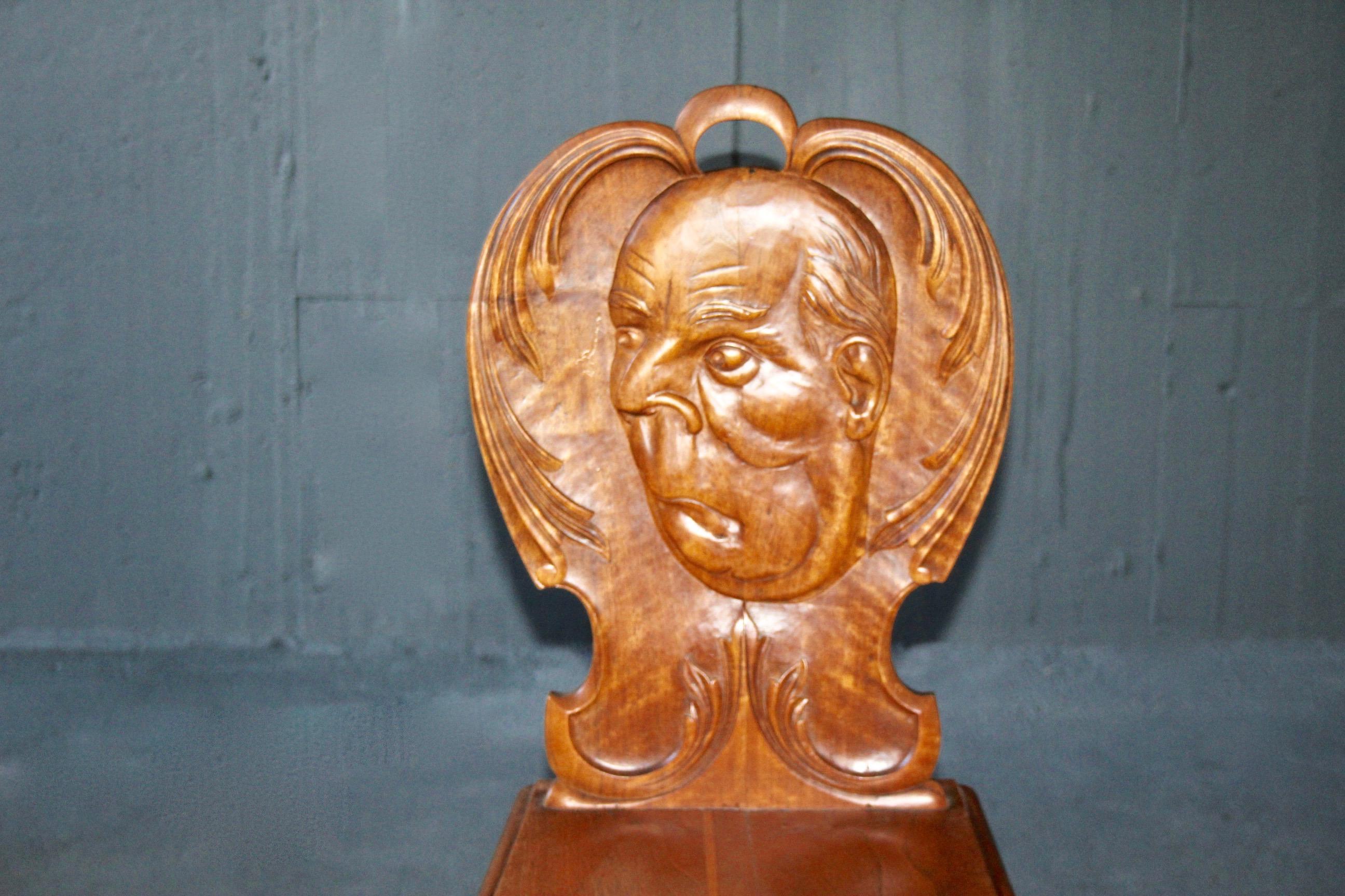 Swiss Alp, folk art  Face Escabelle In Good Condition For Sale In grand Lancy, CH