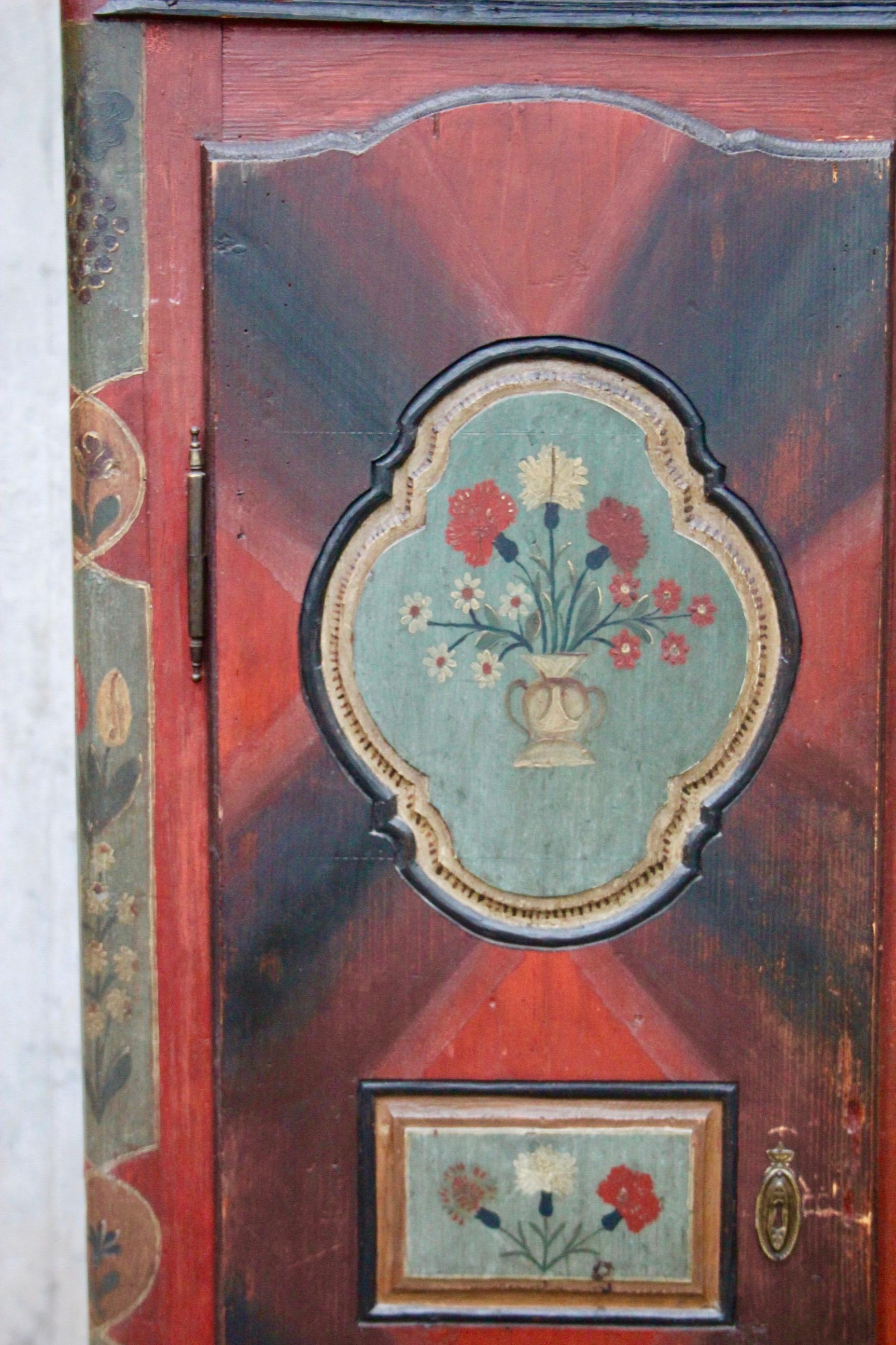 Swiss Alp Folk Art Painted Cupboard In Good Condition For Sale In grand Lancy, CH