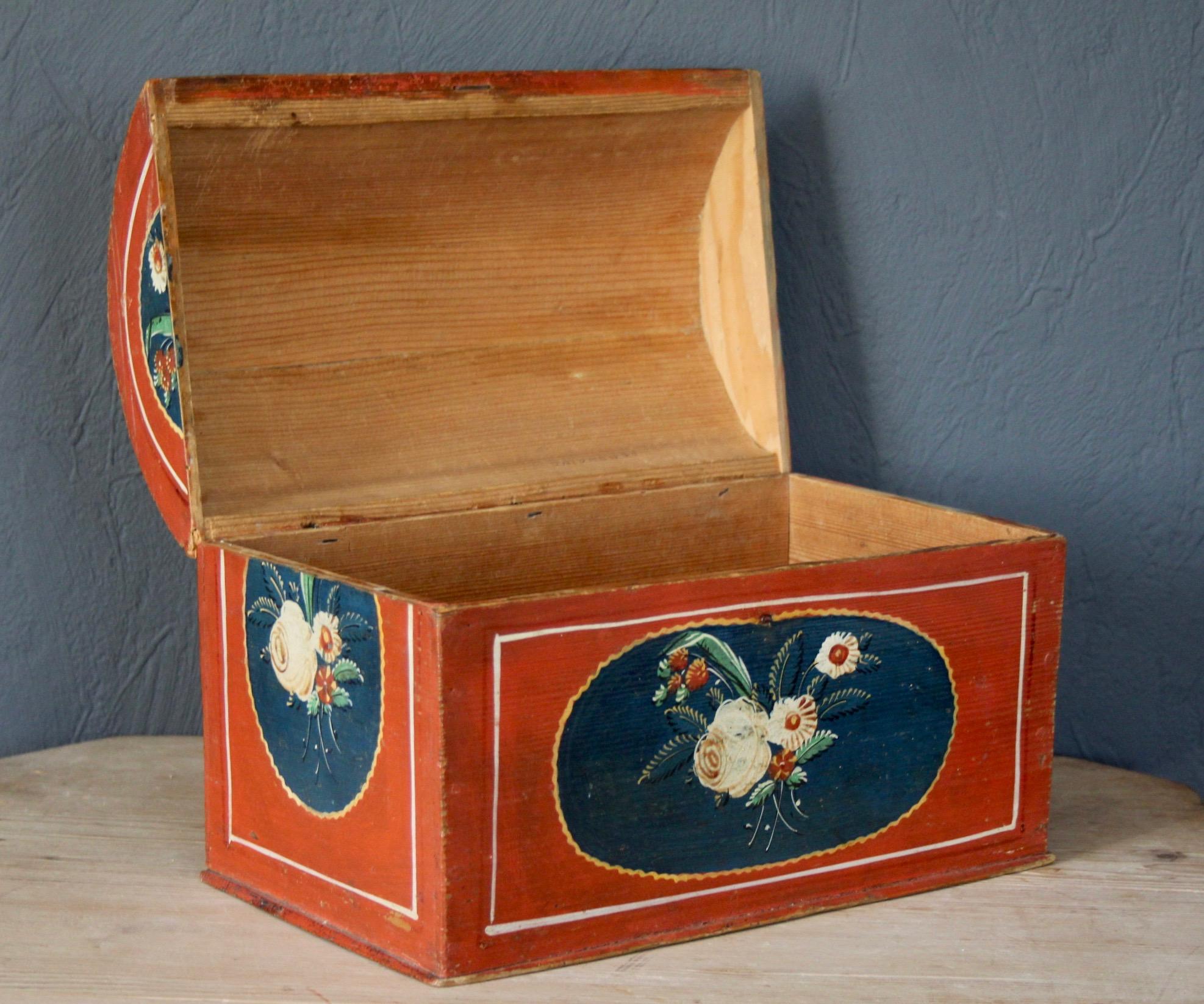 Swiss alp painted box For Sale 2