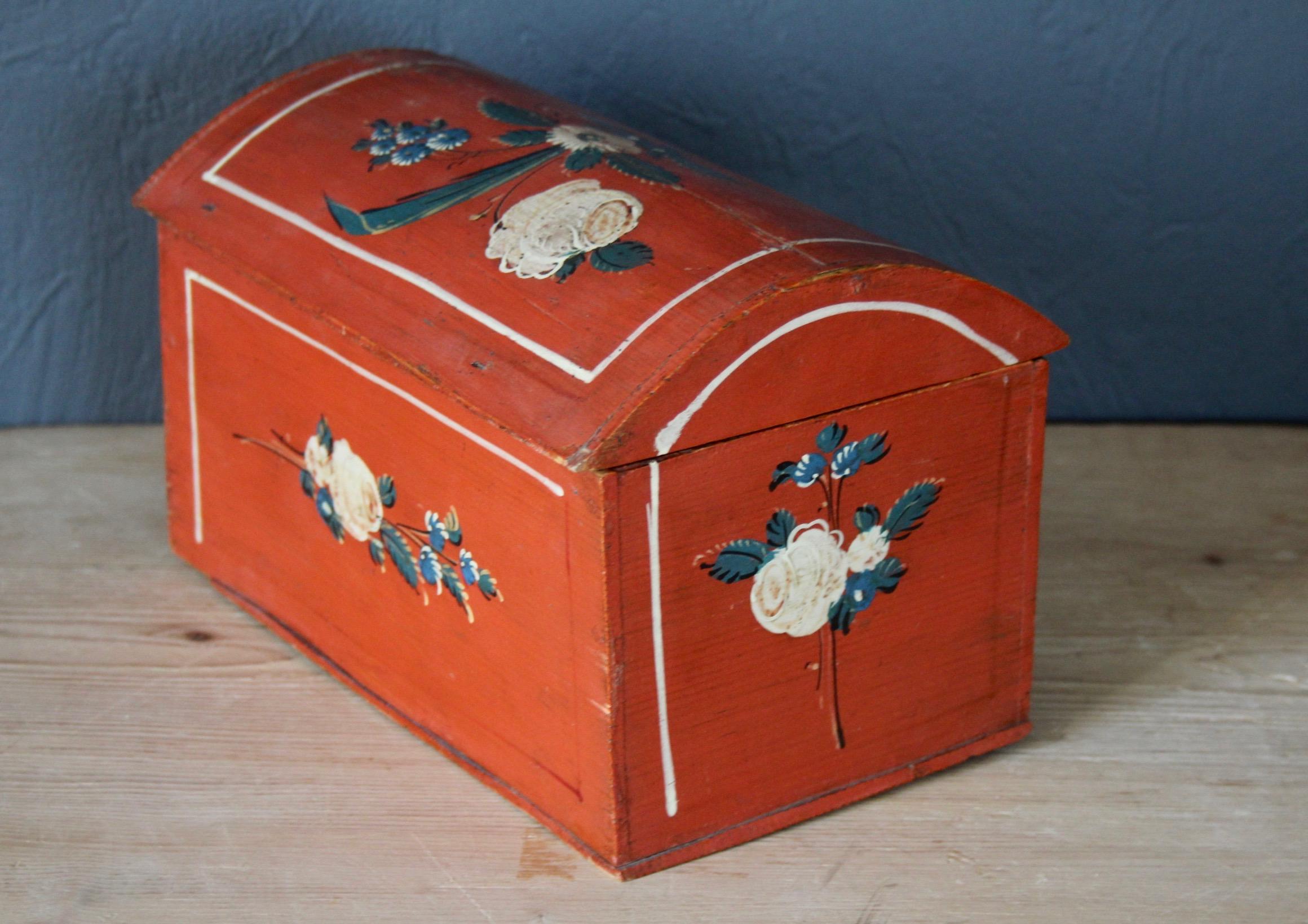 Swiss alp painted box For Sale 4