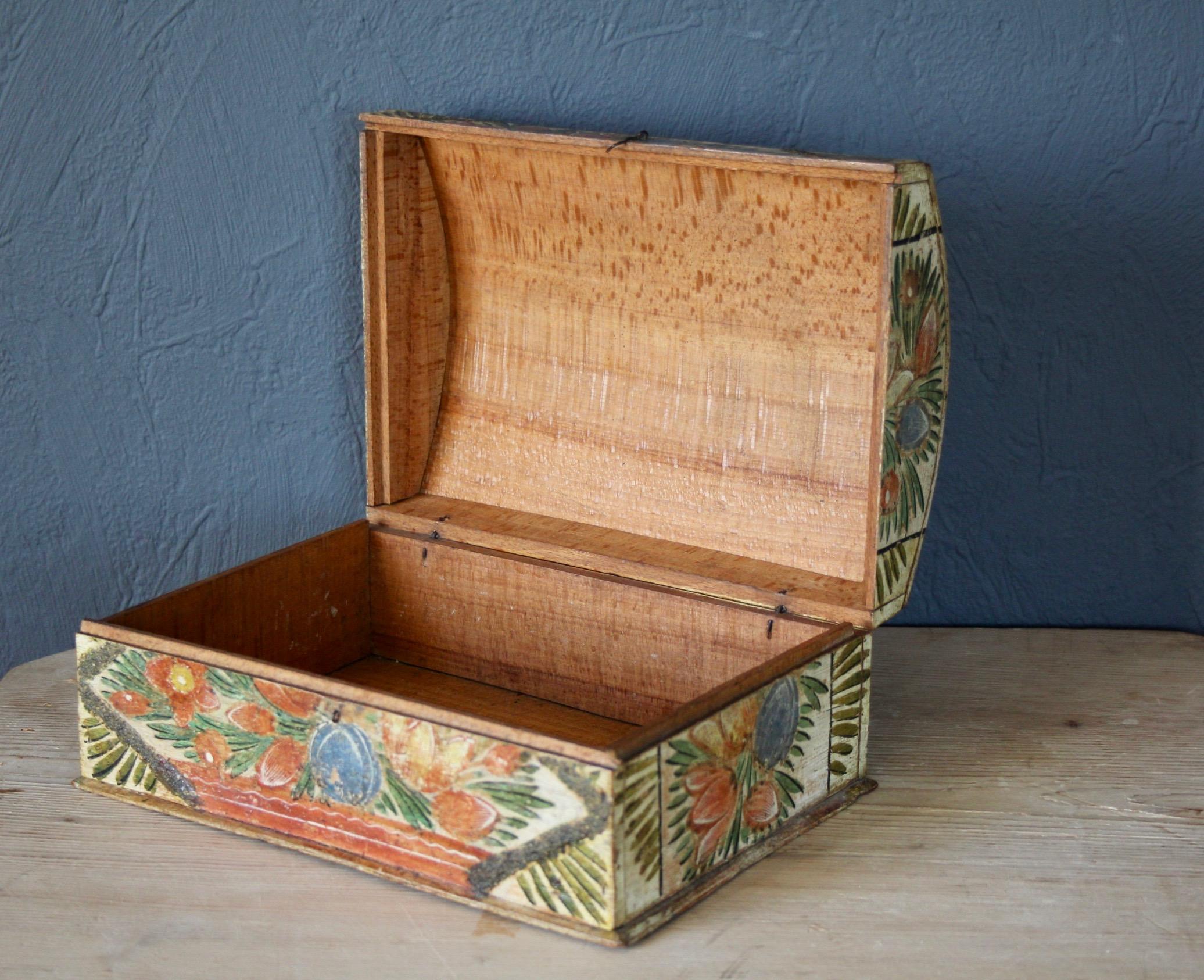 Swiss alp painted box For Sale 4