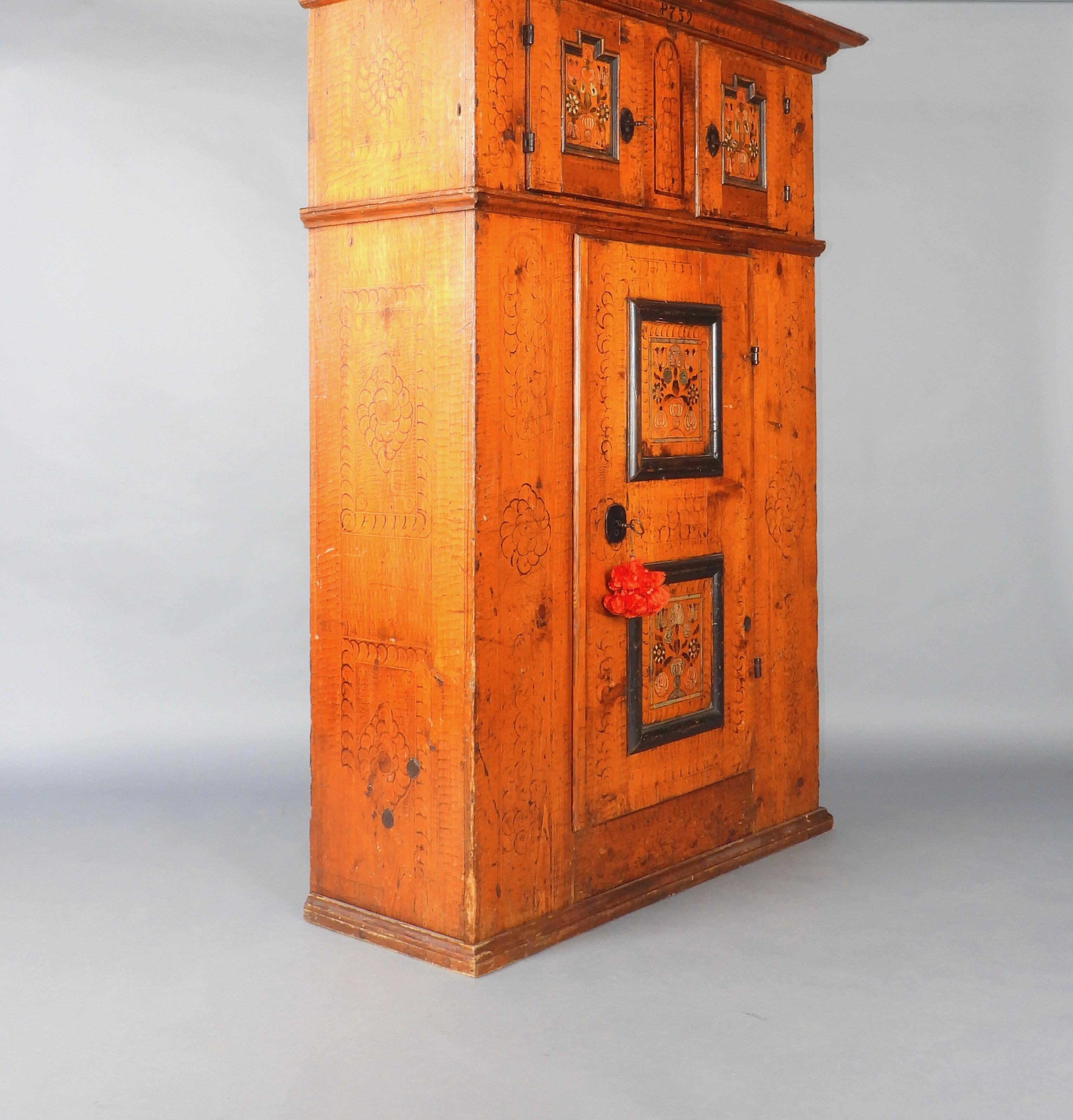 Swiss alp painted cupboard dated 1732 For Sale 5
