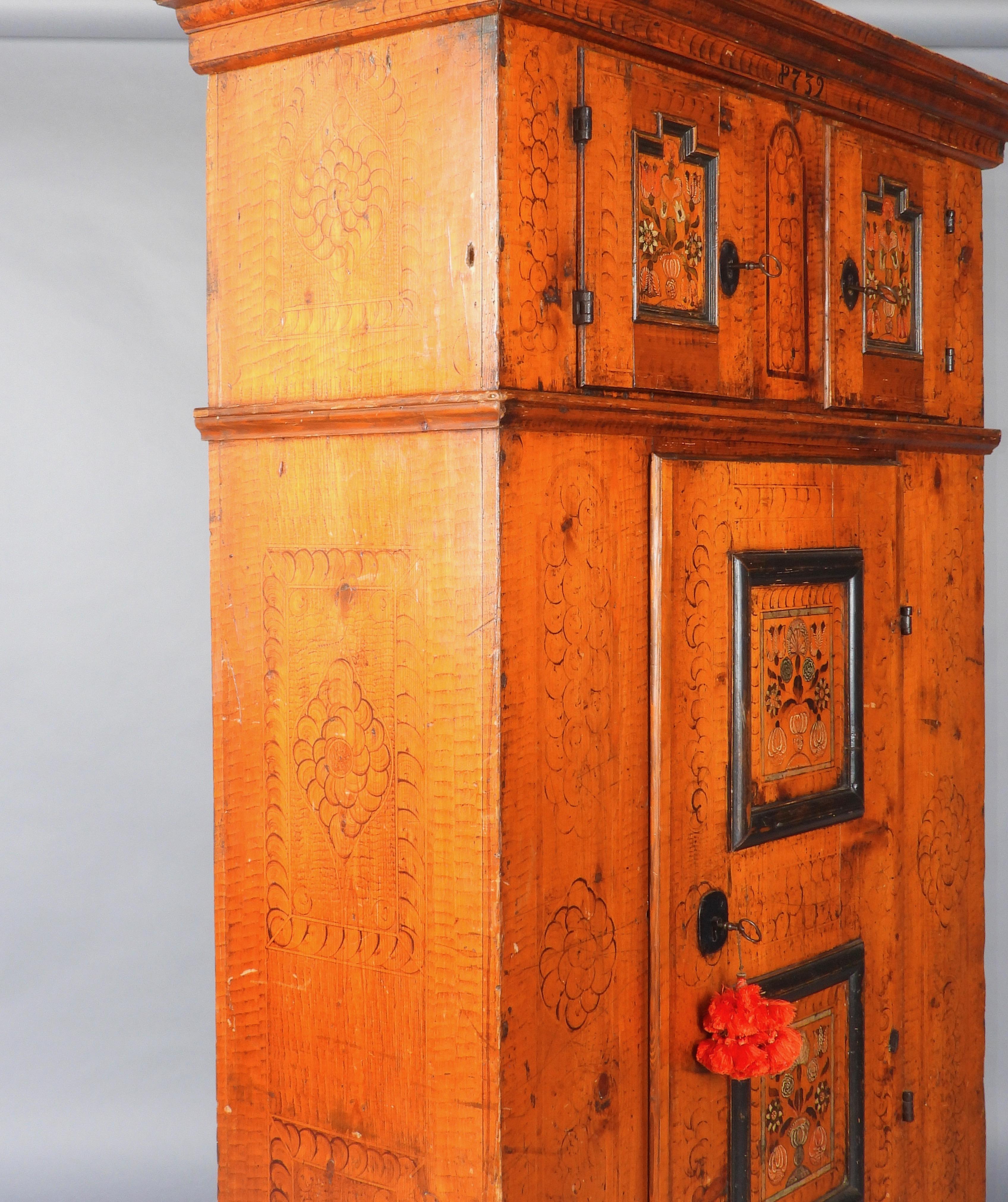 Swiss alp painted cupboard dated 1732 For Sale 8