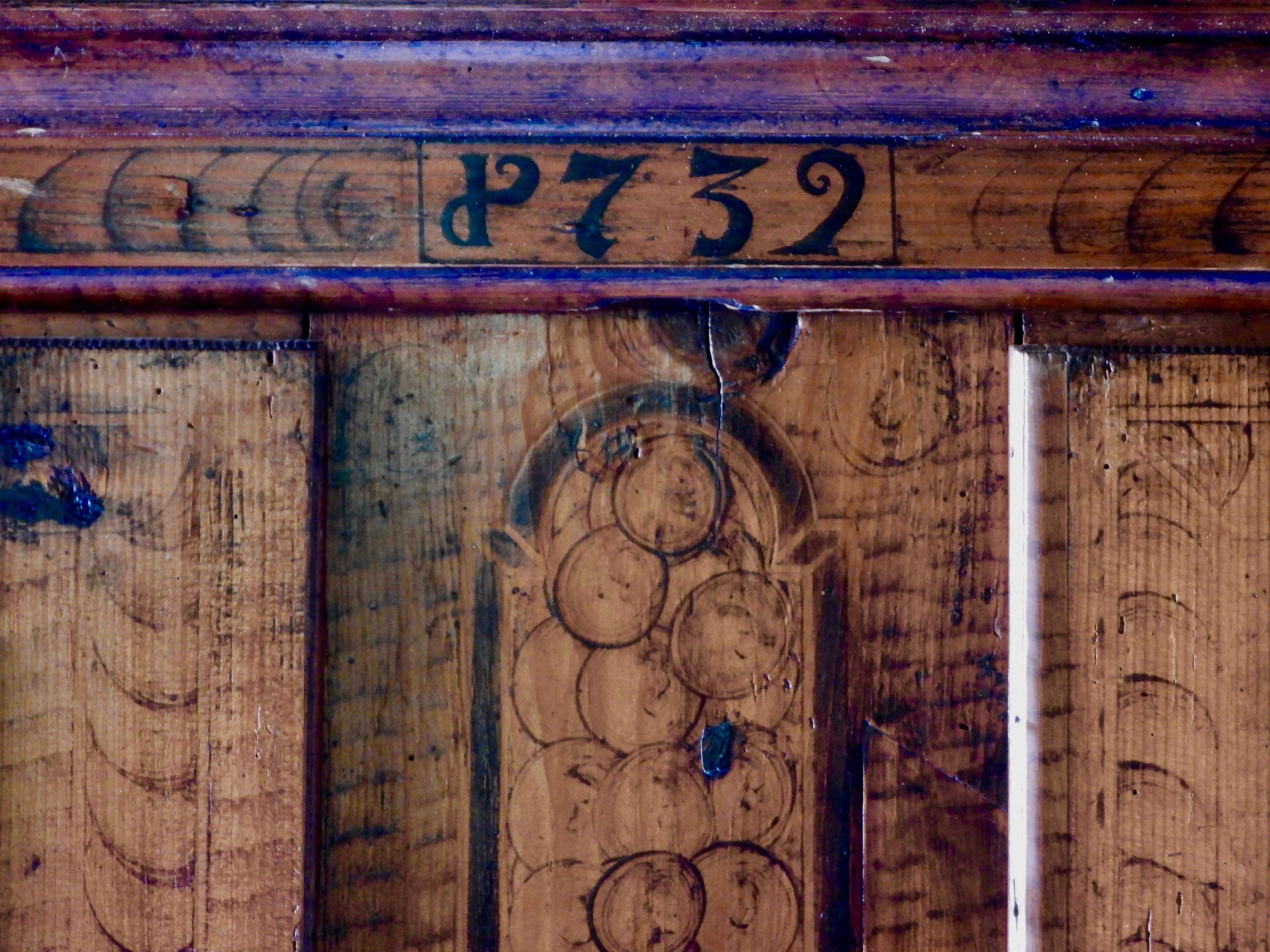 Armario suizo pintado alp fechado en 1732 en venta 8