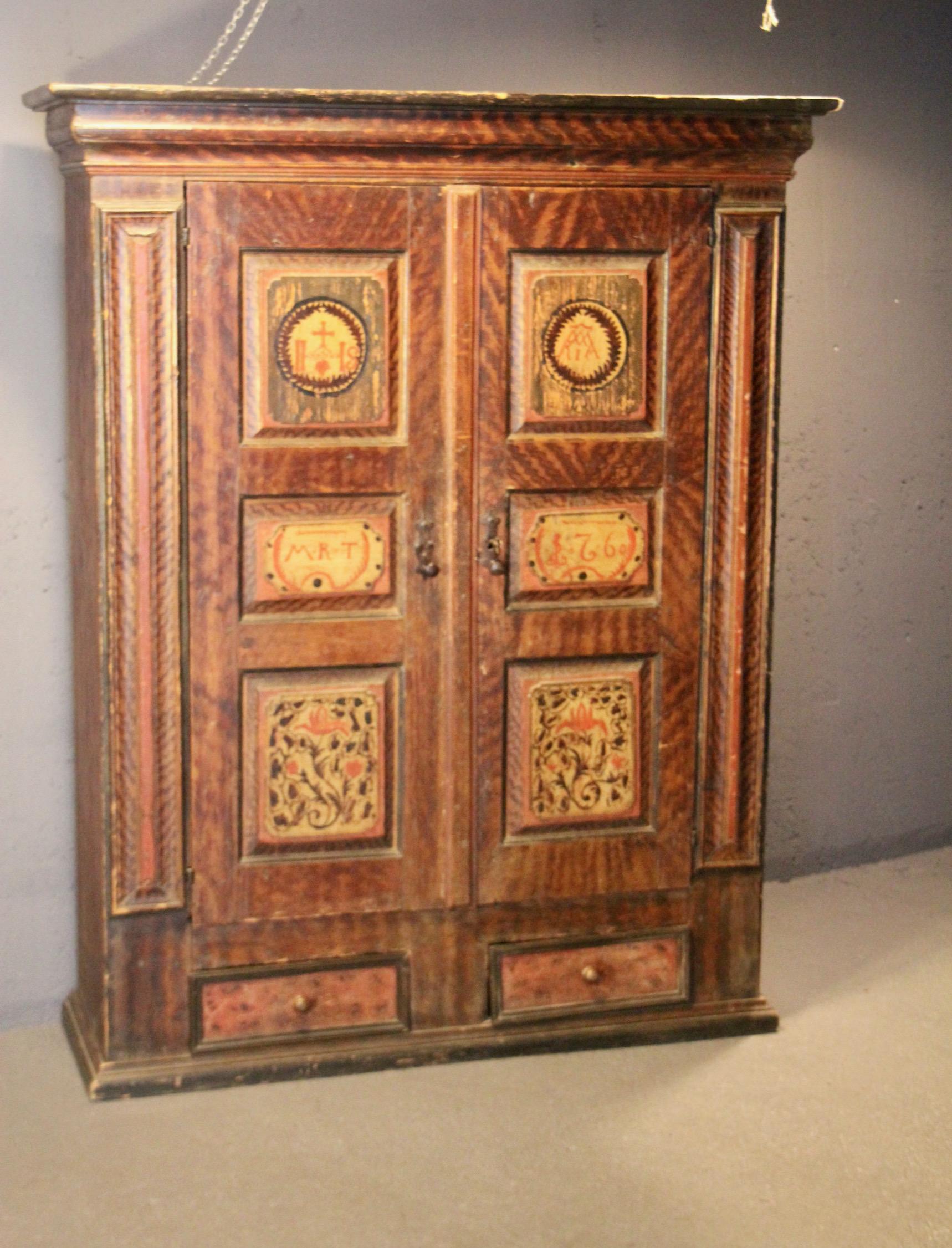 Swiss alp painted cupboard dated 1760 In Good Condition For Sale In grand Lancy, CH