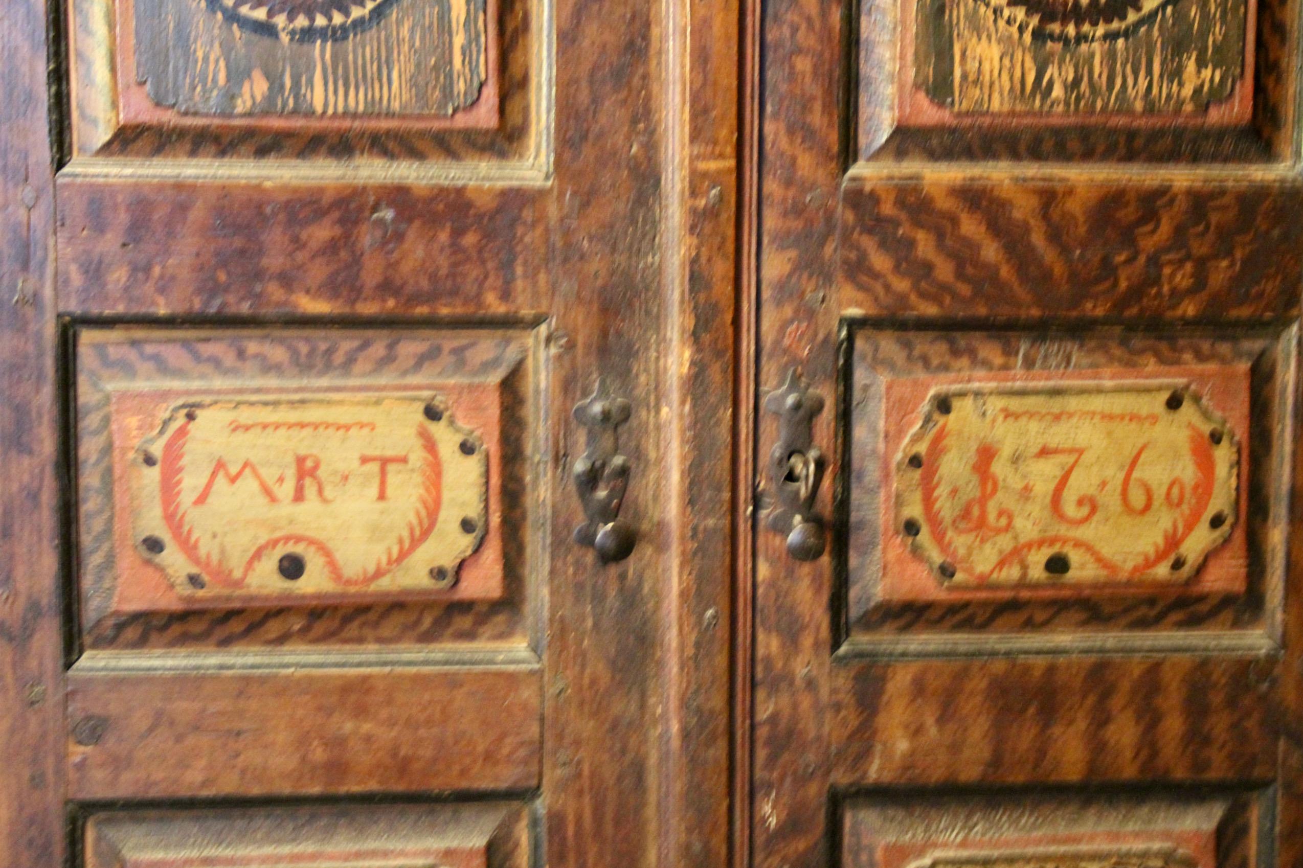 Swiss alp painted cupboard dated 1760 For Sale 4