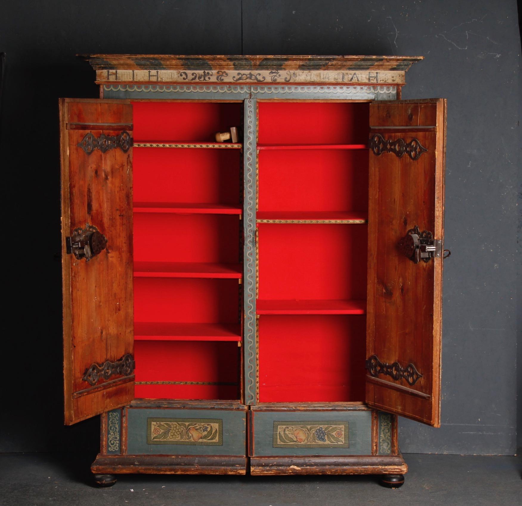 Suisse Alpes suisses peintes  Armoire de mariage datée de 1779 en vente