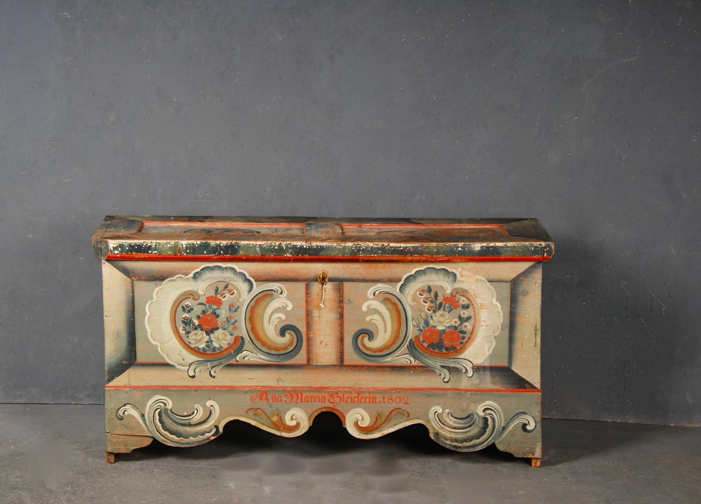 Swiss alp painted trunk dated 1808 In Good Condition For Sale In grand Lancy, CH