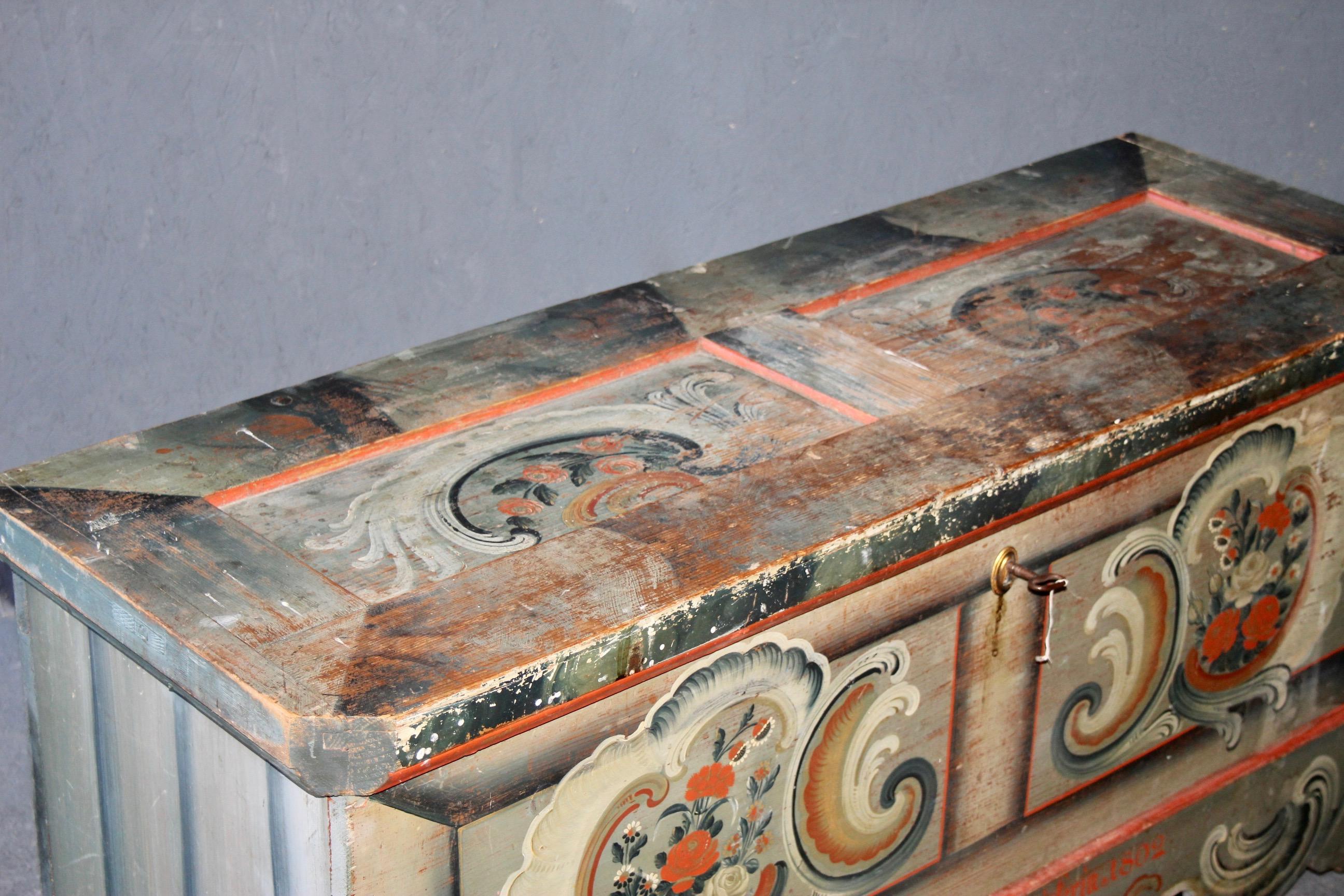Swiss alp painted trunk dated 1808 For Sale 3