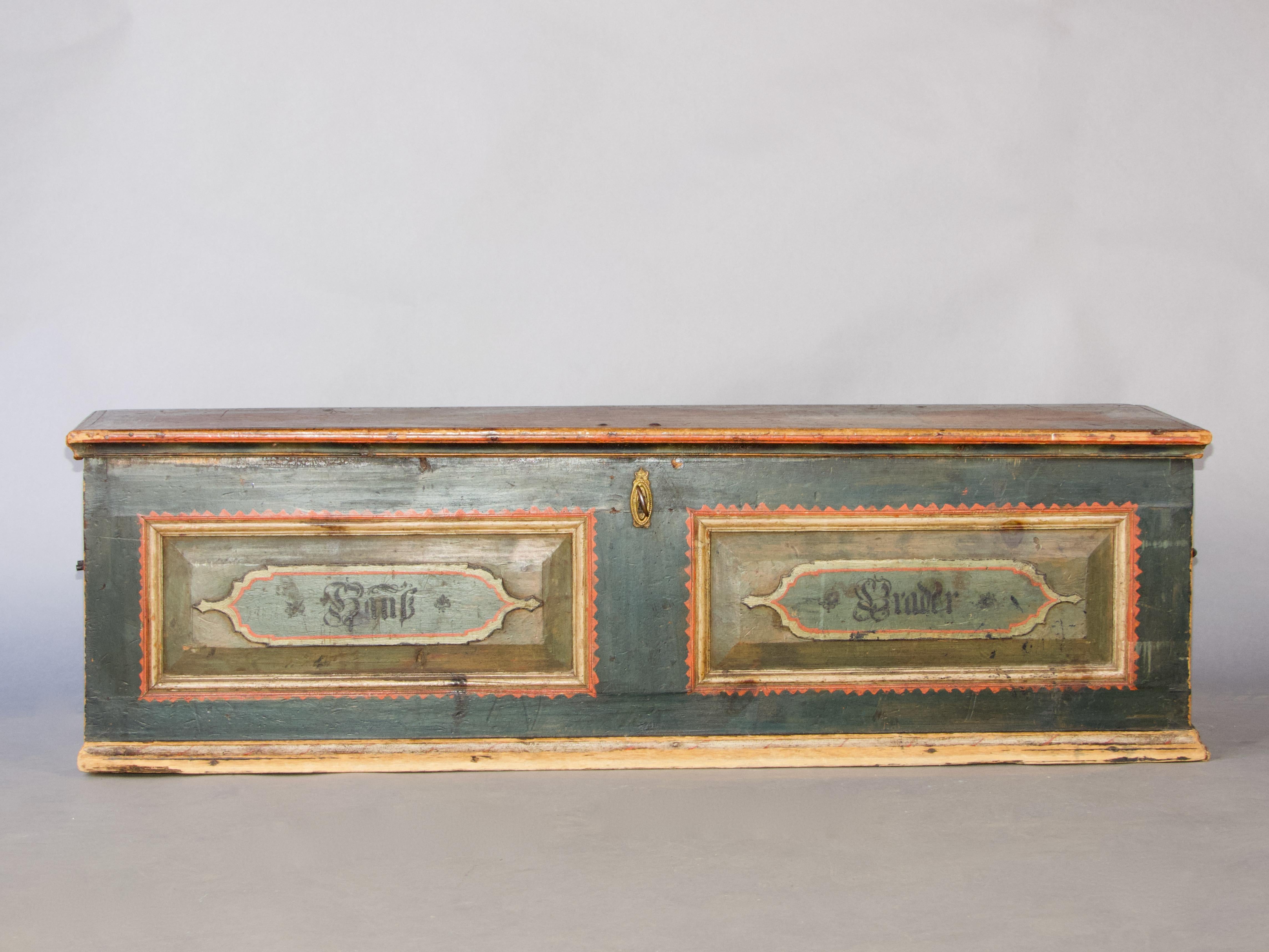 Swiss alp painted trunk In Good Condition For Sale In grand Lancy, CH