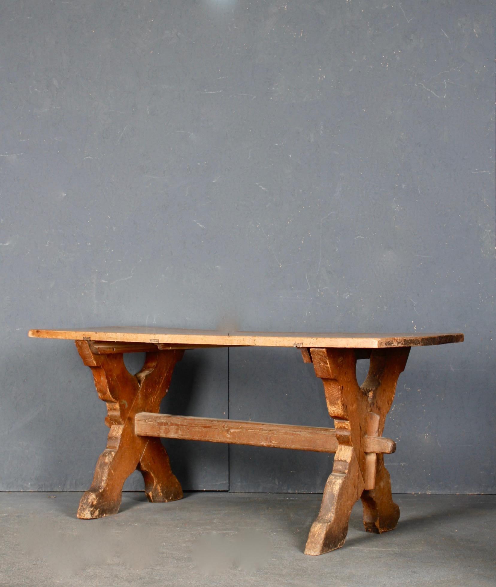 XIXe siècle Table en pin des Alpes suisses de Zermatt Village en vente