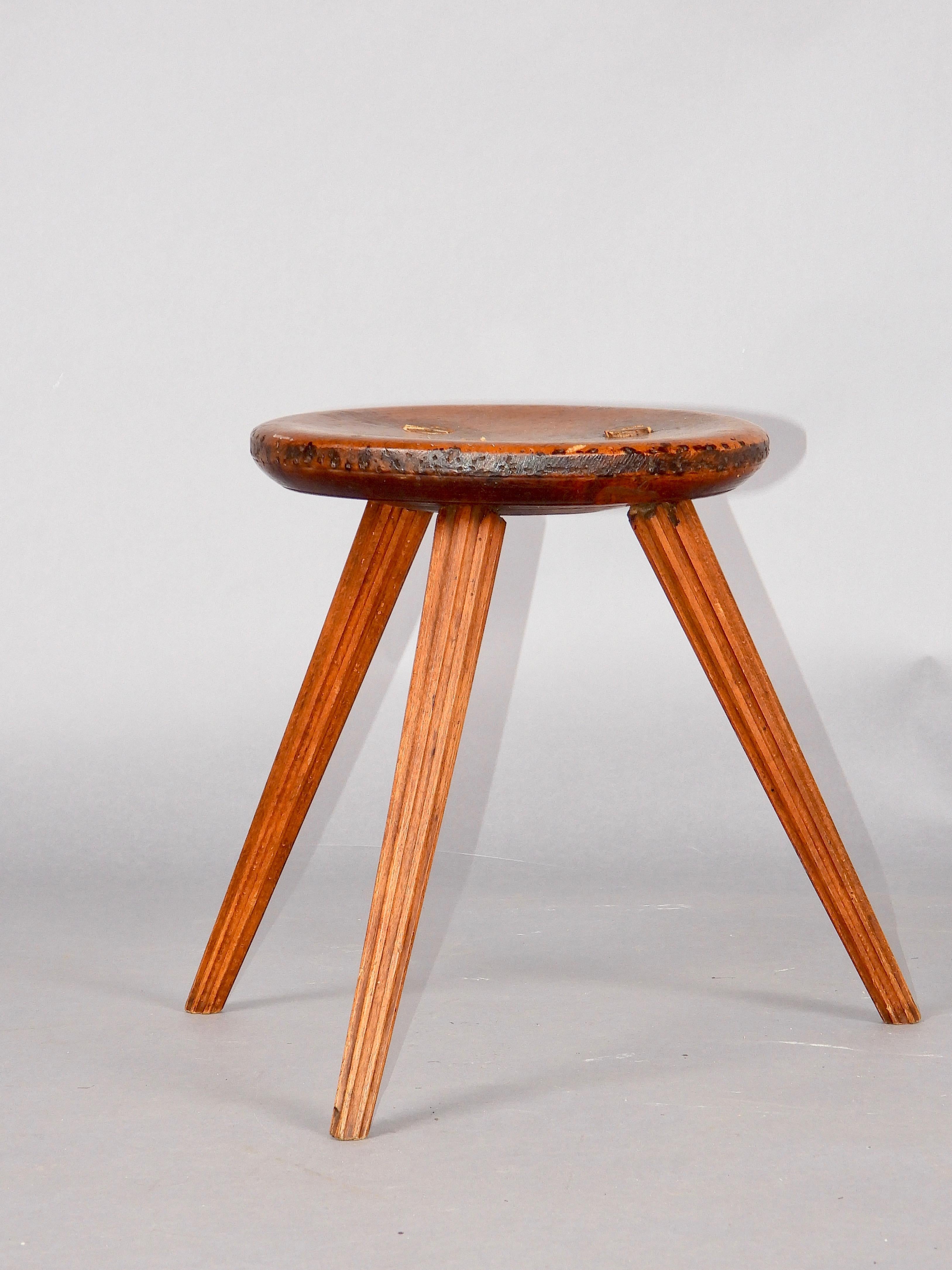 Swiss alp tripode stool In Good Condition For Sale In grand Lancy, CH