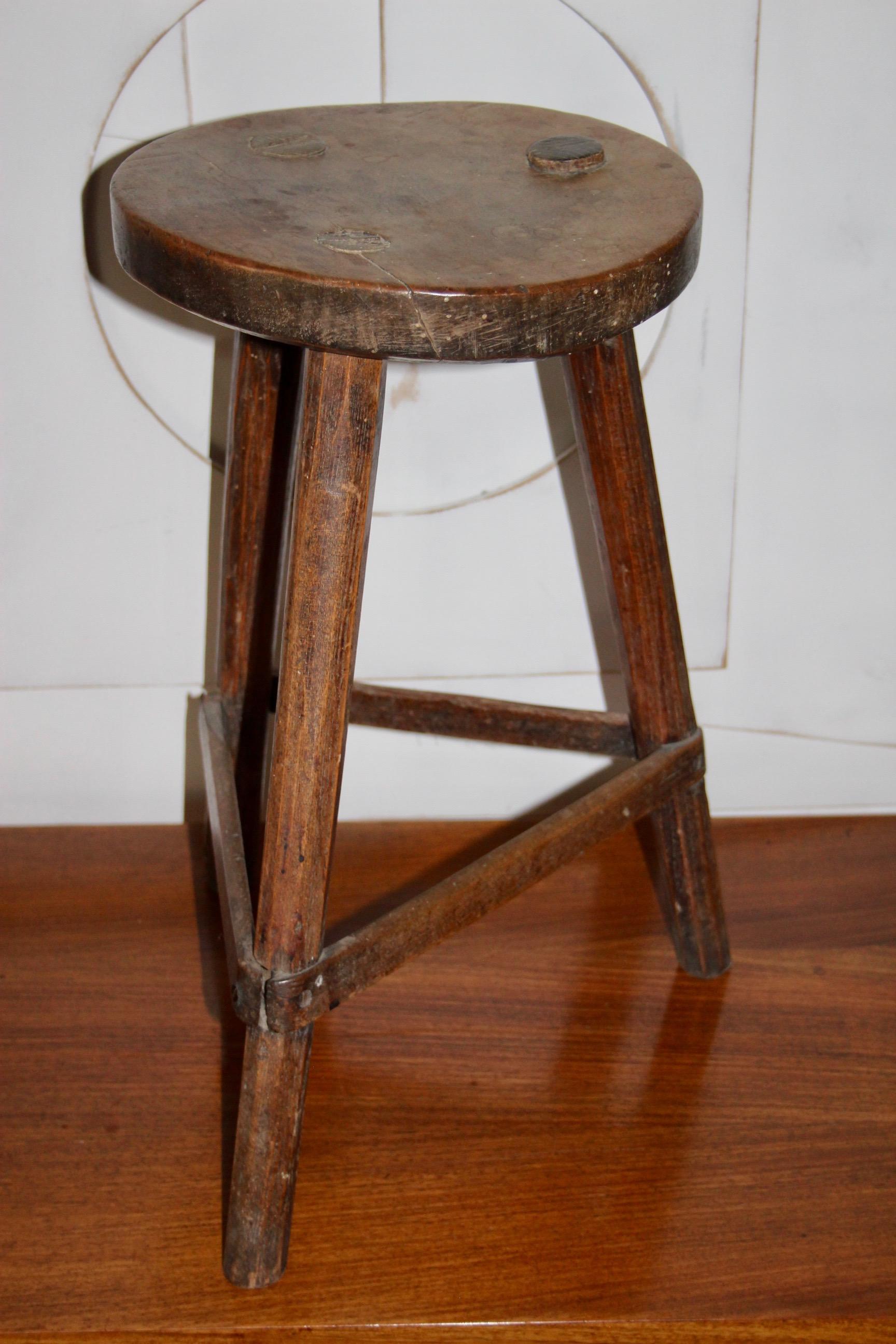 Swiss alp tripode stool For Sale 5