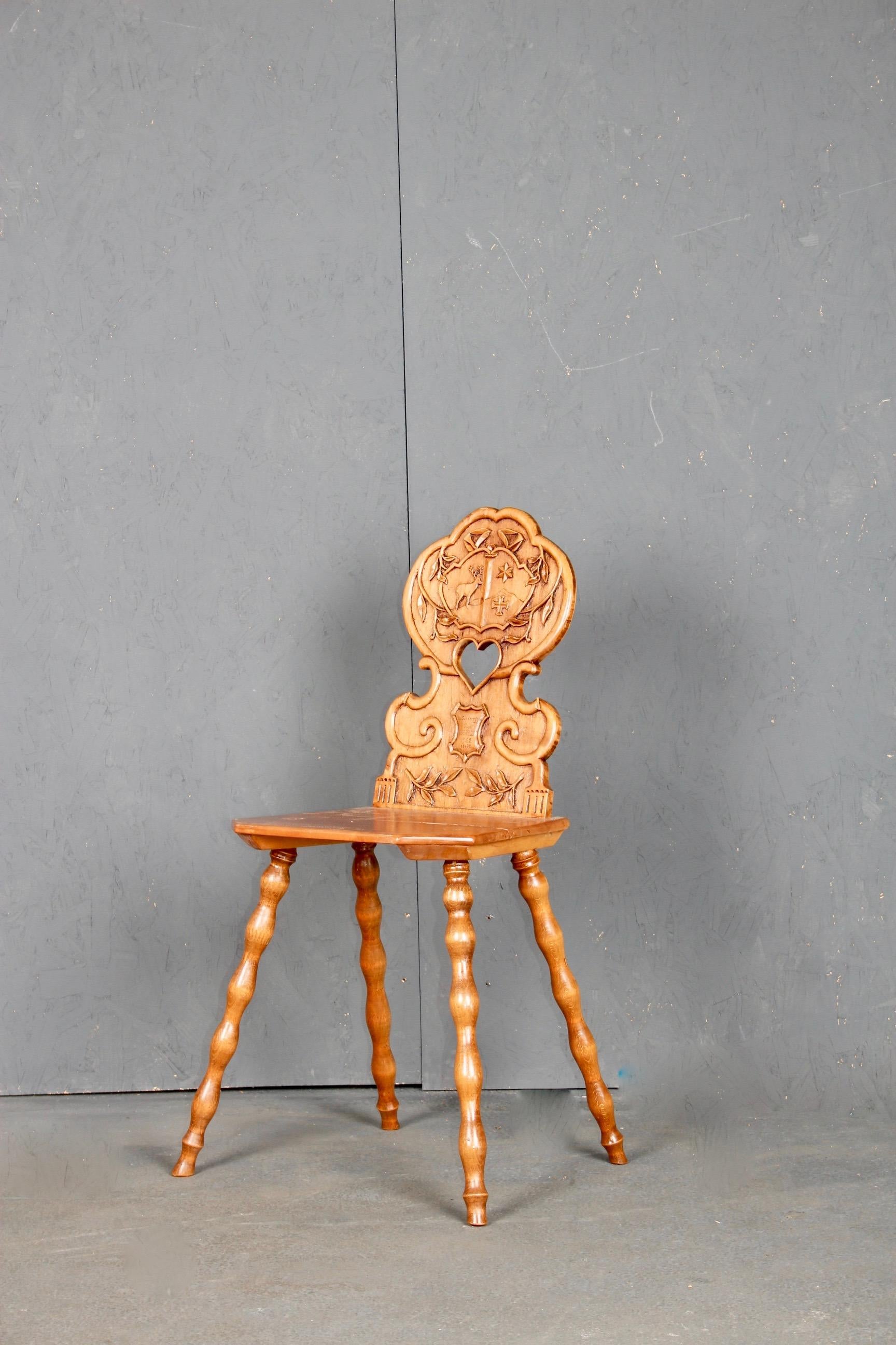 Swiss Alpine Folk Art Escabelle Dated 1922 A 6 In Fair Condition In grand Lancy, CH