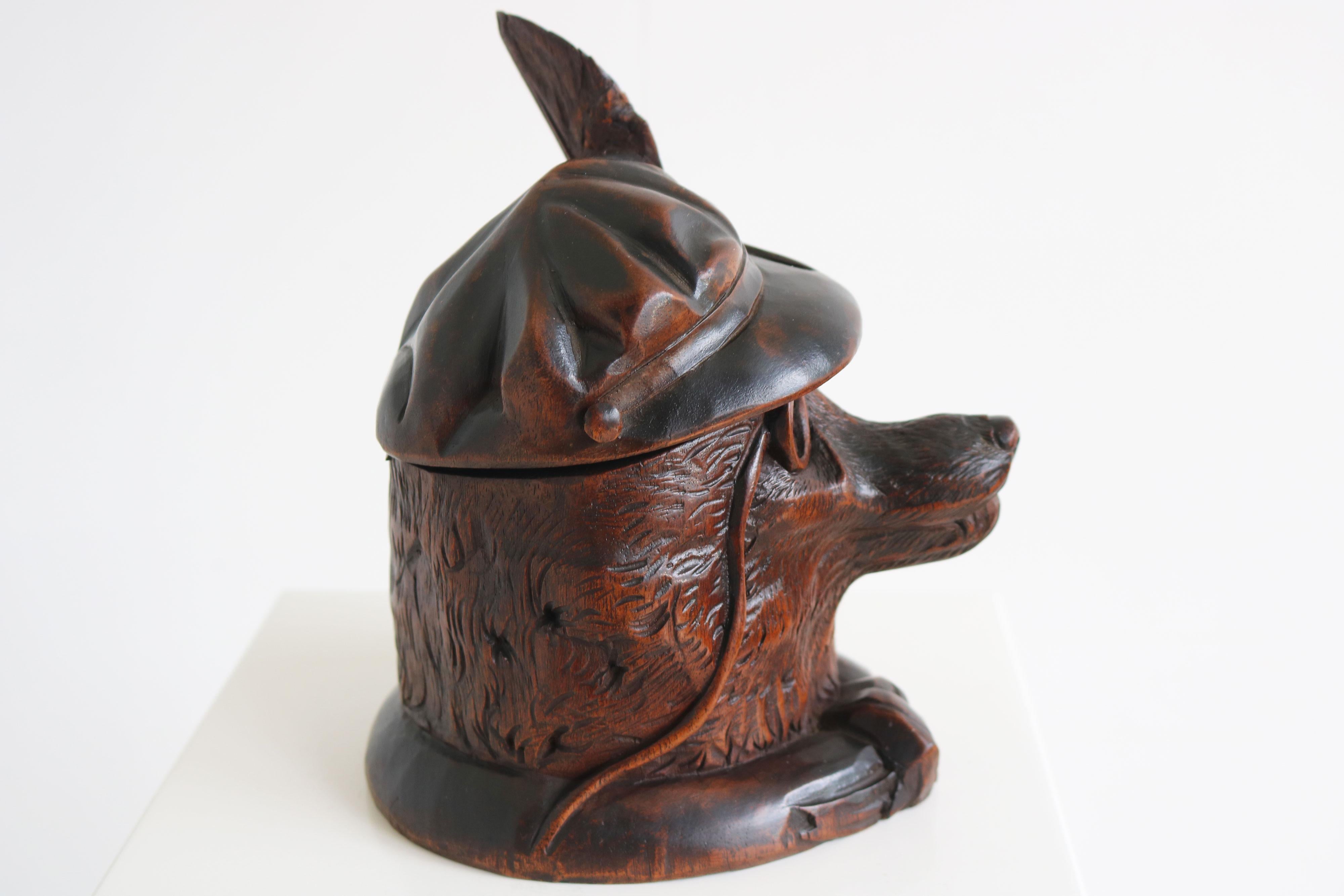 Swiss Antique 19th Century Black Forest Dog inkwell desk accessory hand carved In Good Condition In Ijzendijke, NL
