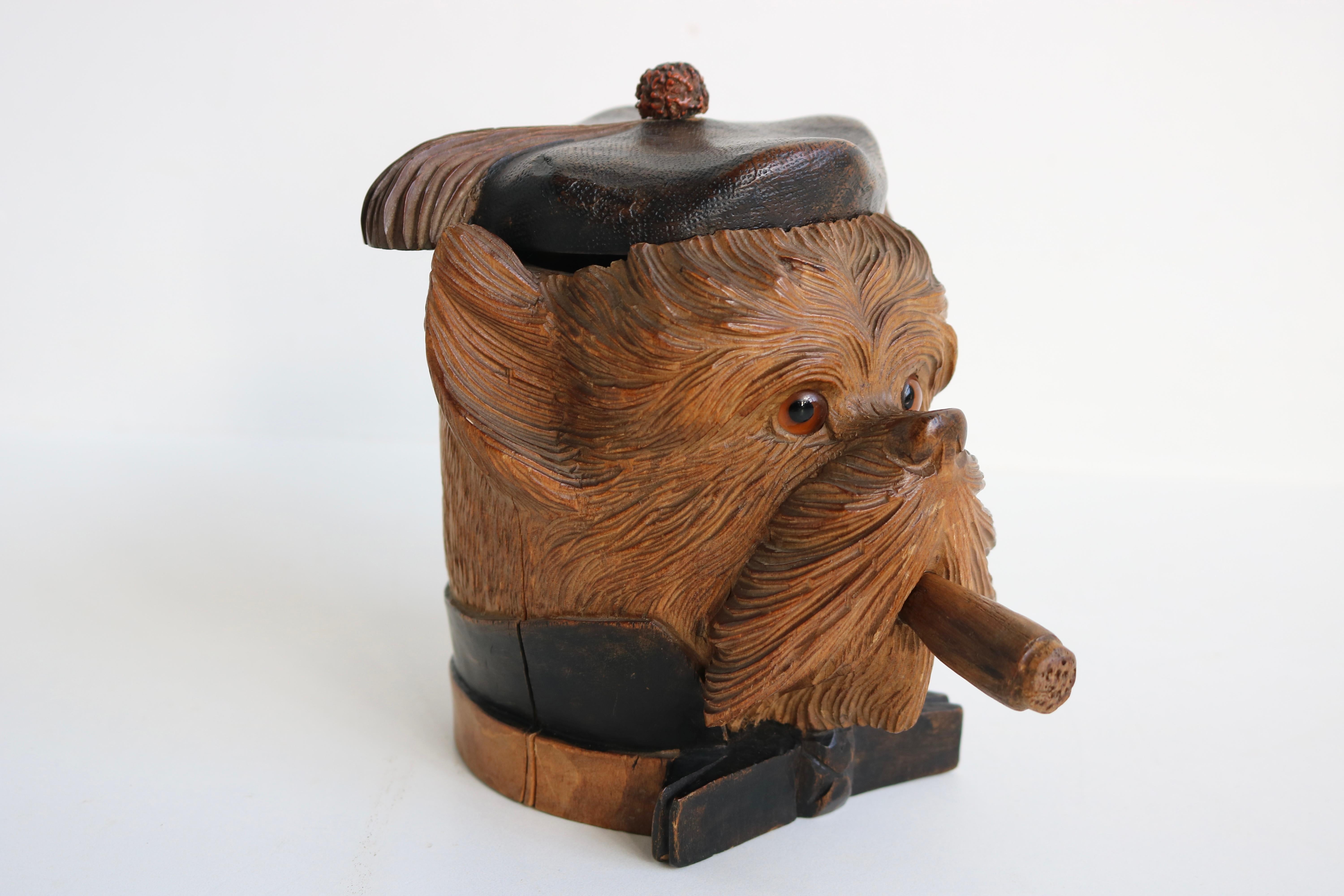 Swiss Antique 19th Century Black Forest Dog Tobacco Jar Cigar Box Humidor Carved In Good Condition In Ijzendijke, NL